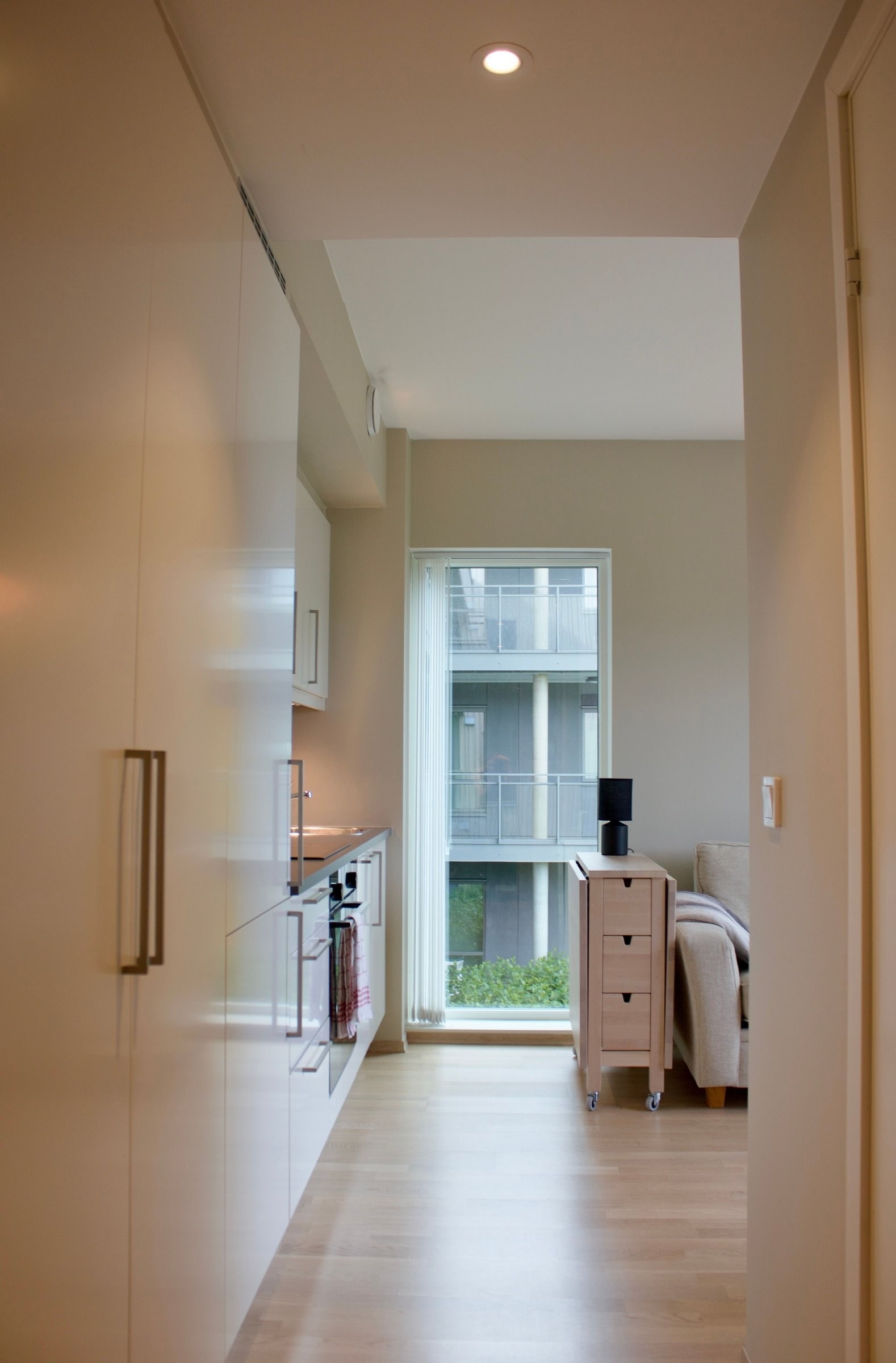 Skap til oppbevaring i gang Galleribilde