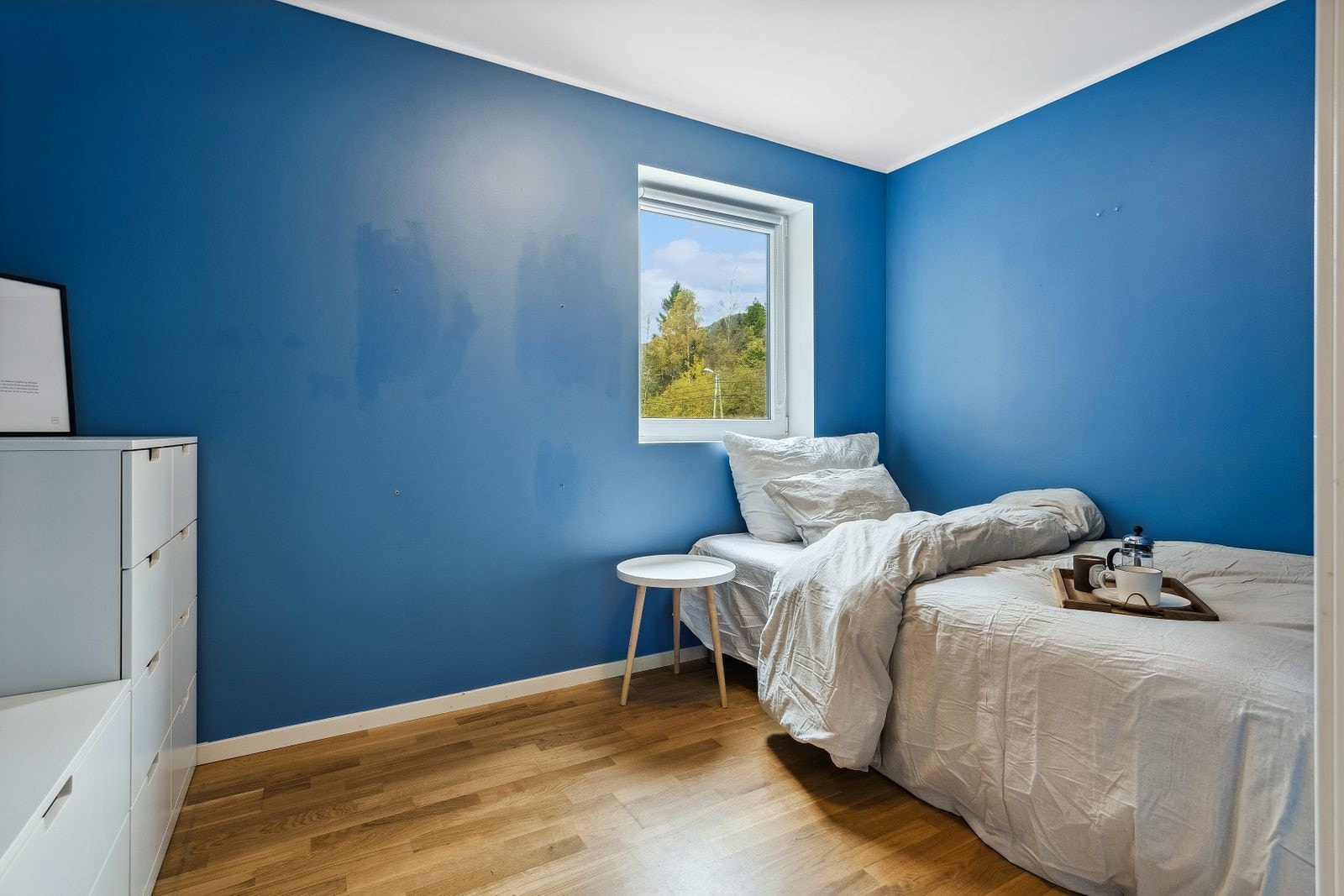 Soverom med plass til seng og øvrig innredning Galleribilde