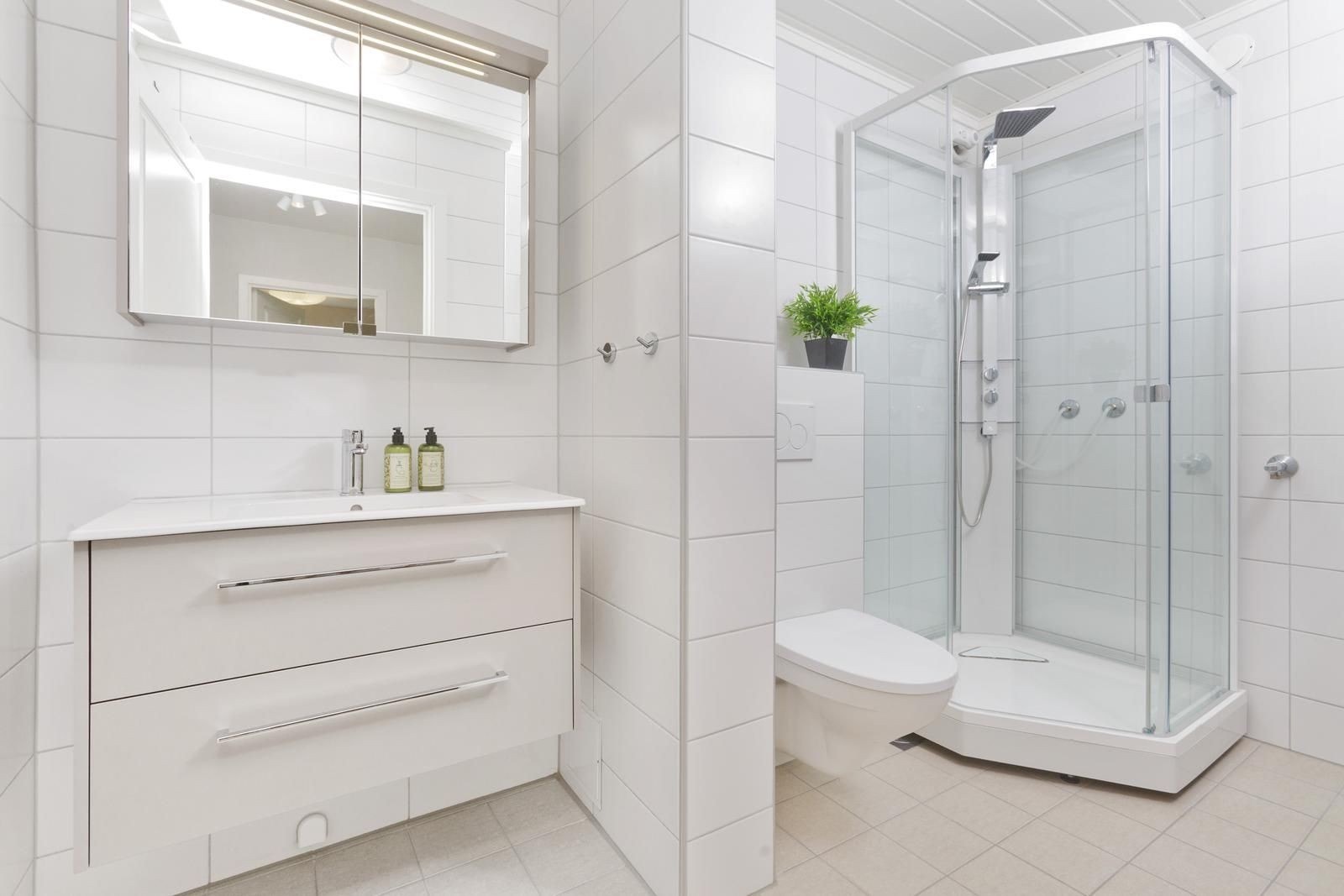 Delikat bad med fliser Galleribilde