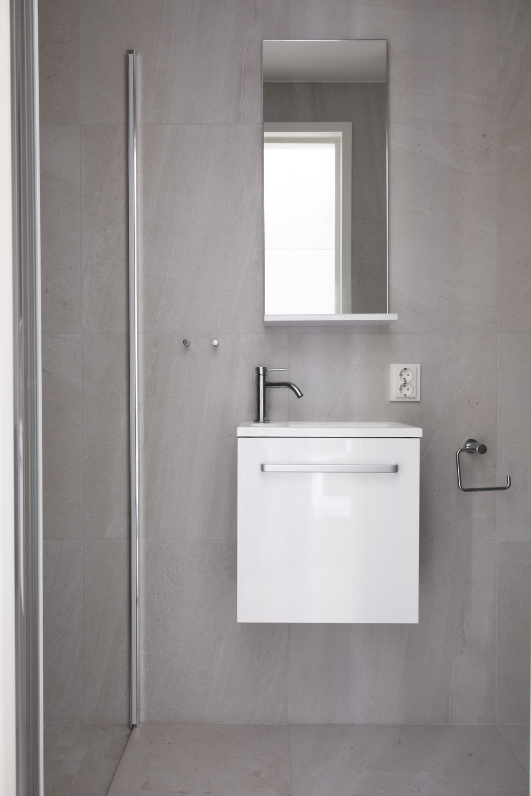 Lekkert nyoppusset bad fra 2025 med gulvvarme Galleribilde