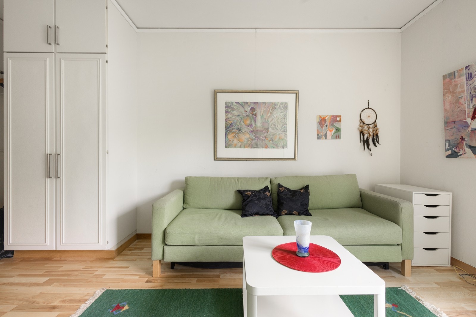 Leiligheten byr på en arealeffektiv planløsning hvor man i stuen har plass til å bygge skapseng om dette er ønskelig Galleribilde