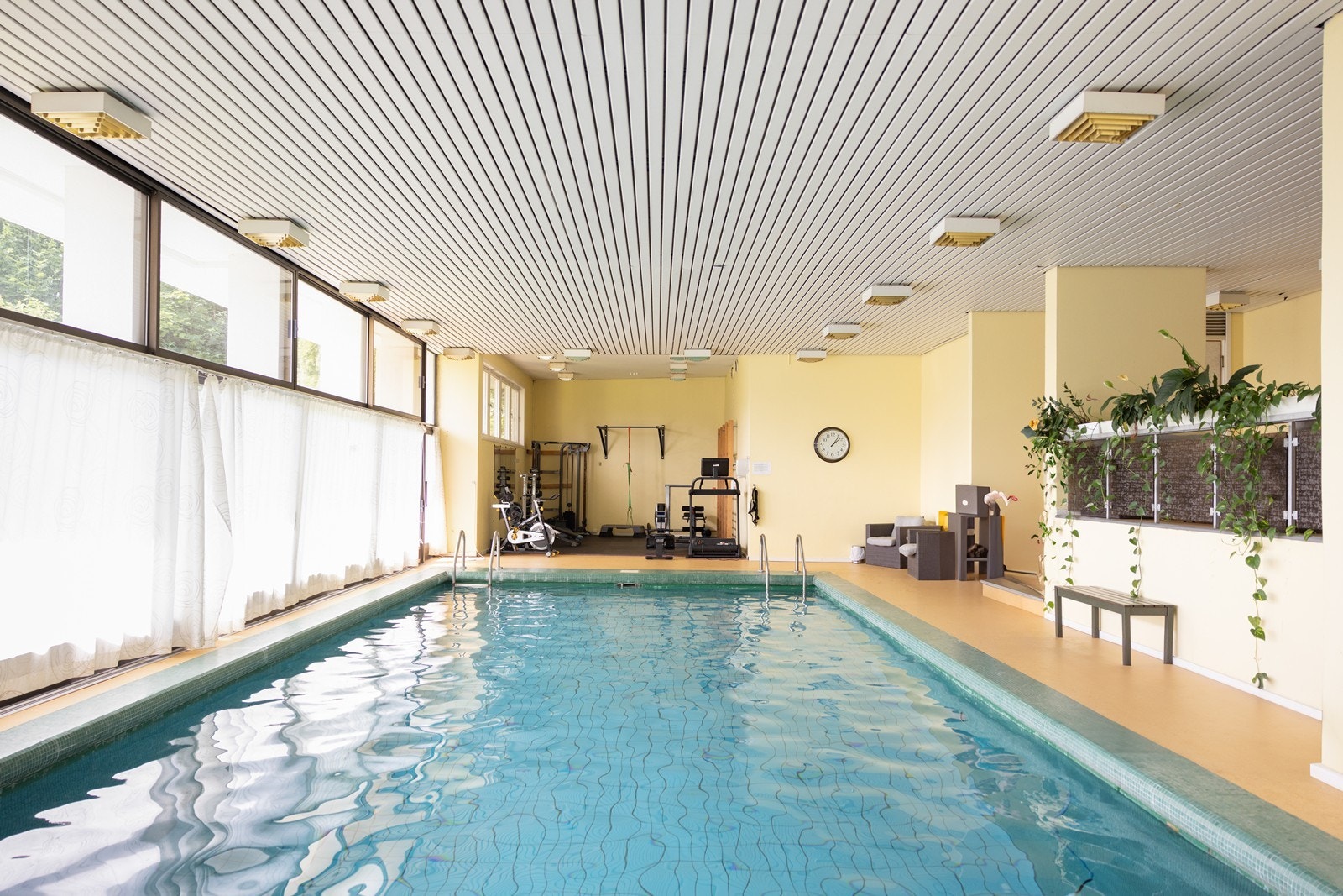 Et veldrevet og attraktivt sameie med flotte felles fasiliteter, herunder svømmebasseng, treningsrom og takterrasse til bruk for beboerne Galleribilde