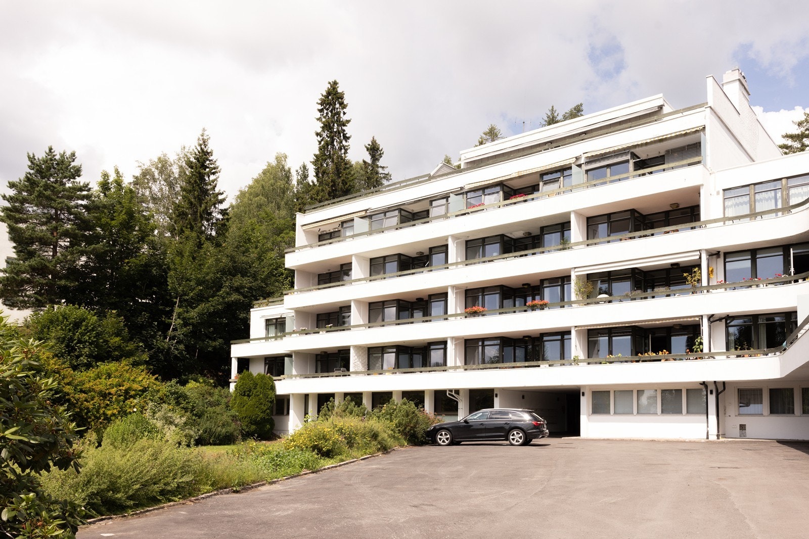 Attraktiv beliggenhet i grønne og fredelige omgivelser Galleribilde