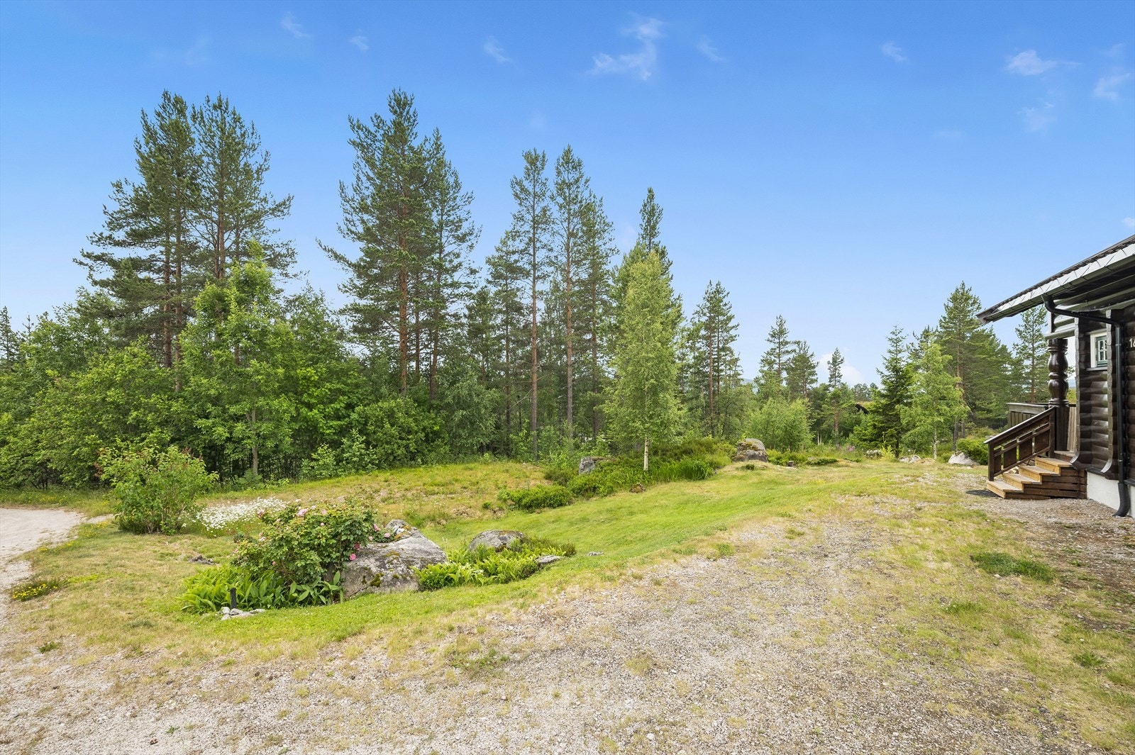 Bilen parkeres på egen tomt. Galleribilde
