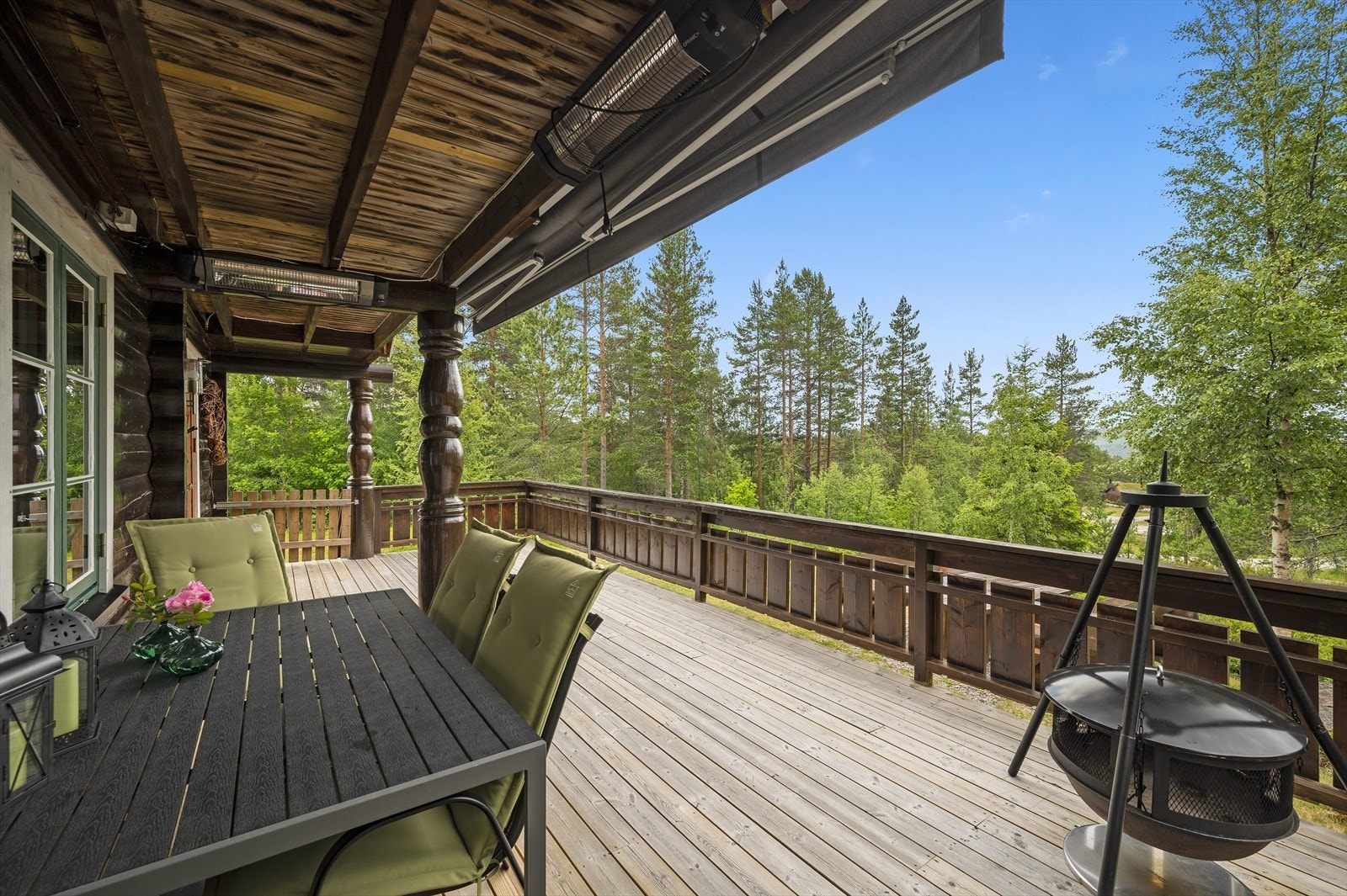 Terrassen innbyr til både stille stunder og lange, sosiale kvelder. Galleribilde