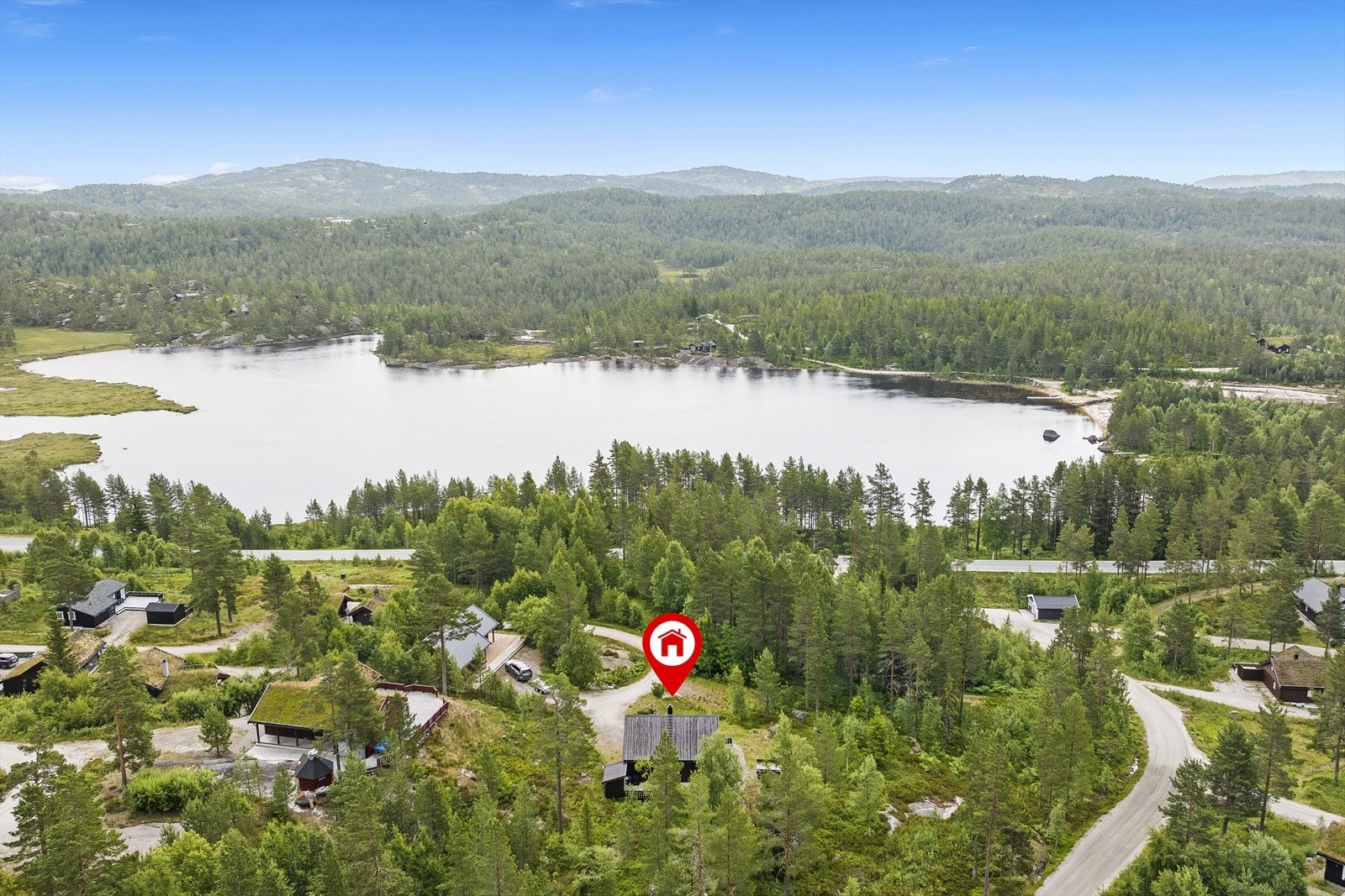 Vinterstid byr området på flott skiterreng, og når vintrene er snørike holder skiføret seg helt til mai. Galleribilde