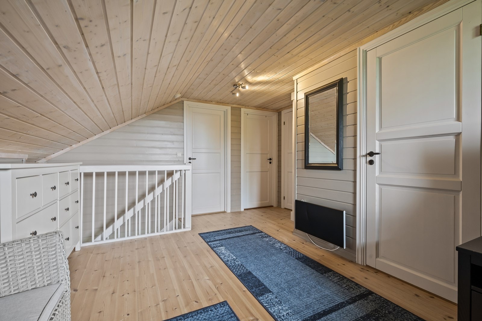 Hytta er fra 2005 og har en god planløsning over to etasjer. Galleribilde