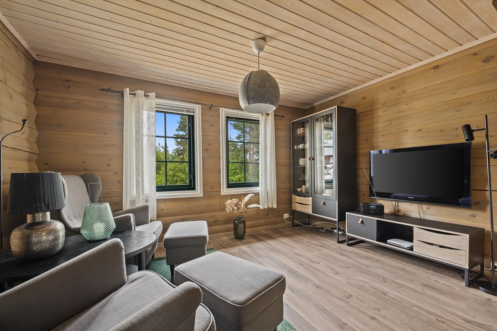 Skjermet fra de øvrige sonene har rommet en koselig tv-krok. Galleribilde