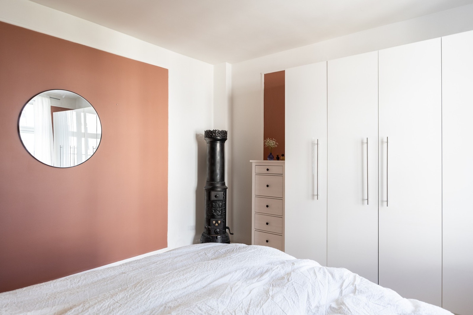 Innredet med mye garderobe, rikelig med oppbevaring. Galleribilde