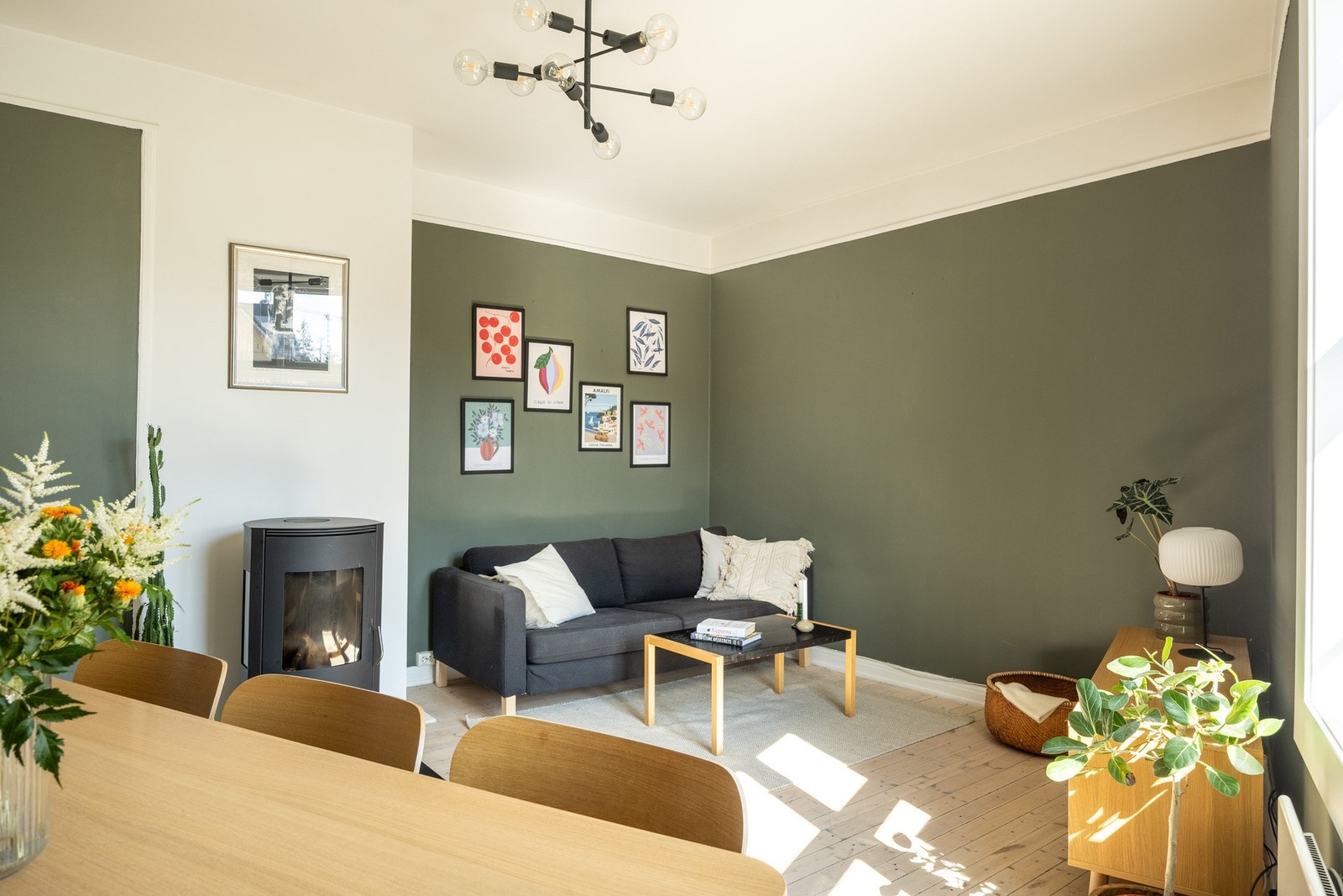 Moderne og klassisk 2-roms bygårdsleilighet med peis, kakkelovn, originale tregulv og god takhøyde. Galleribilde