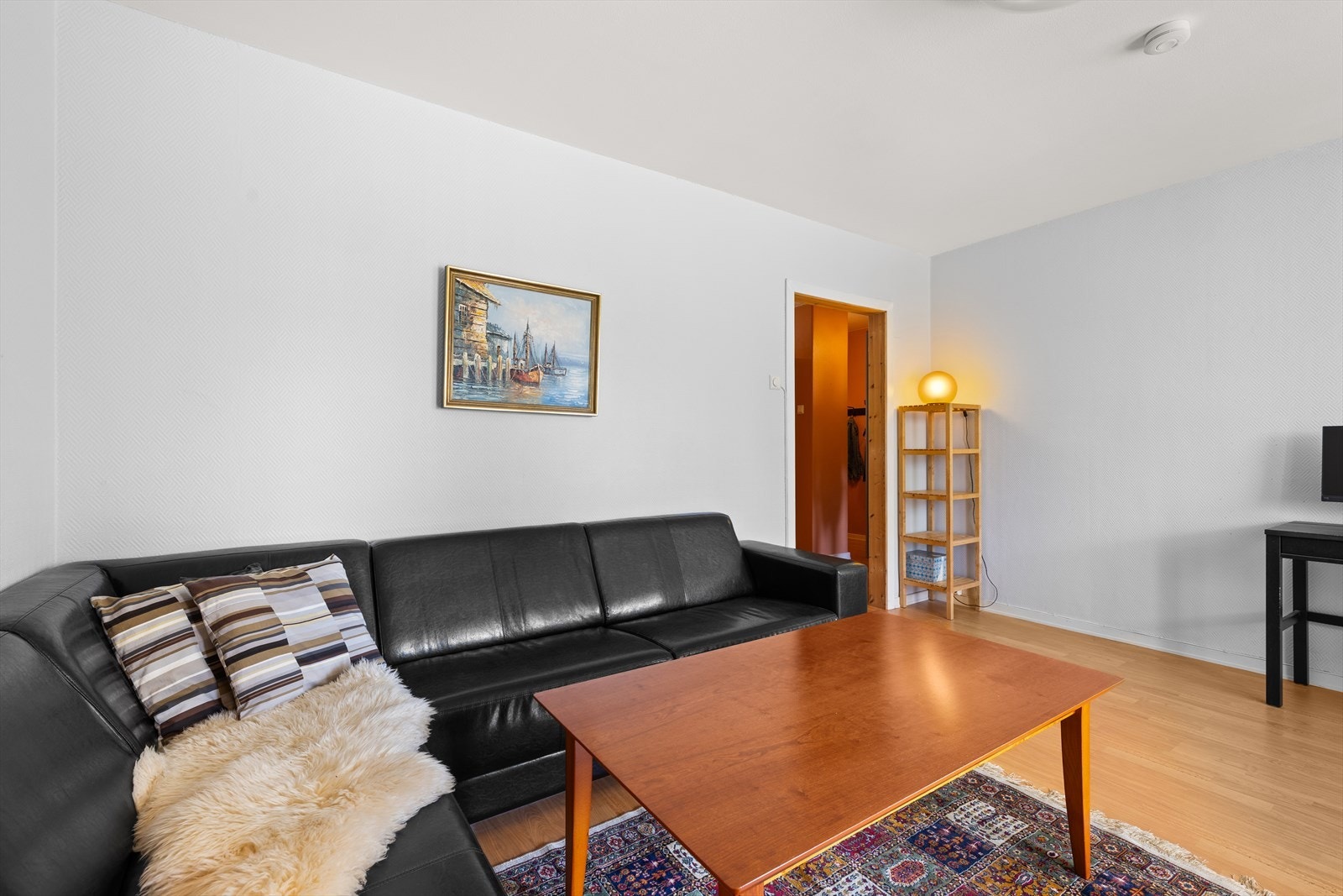 Leiligheten har en god planløsning med separat stue- og kjøkkenløsning Galleribilde