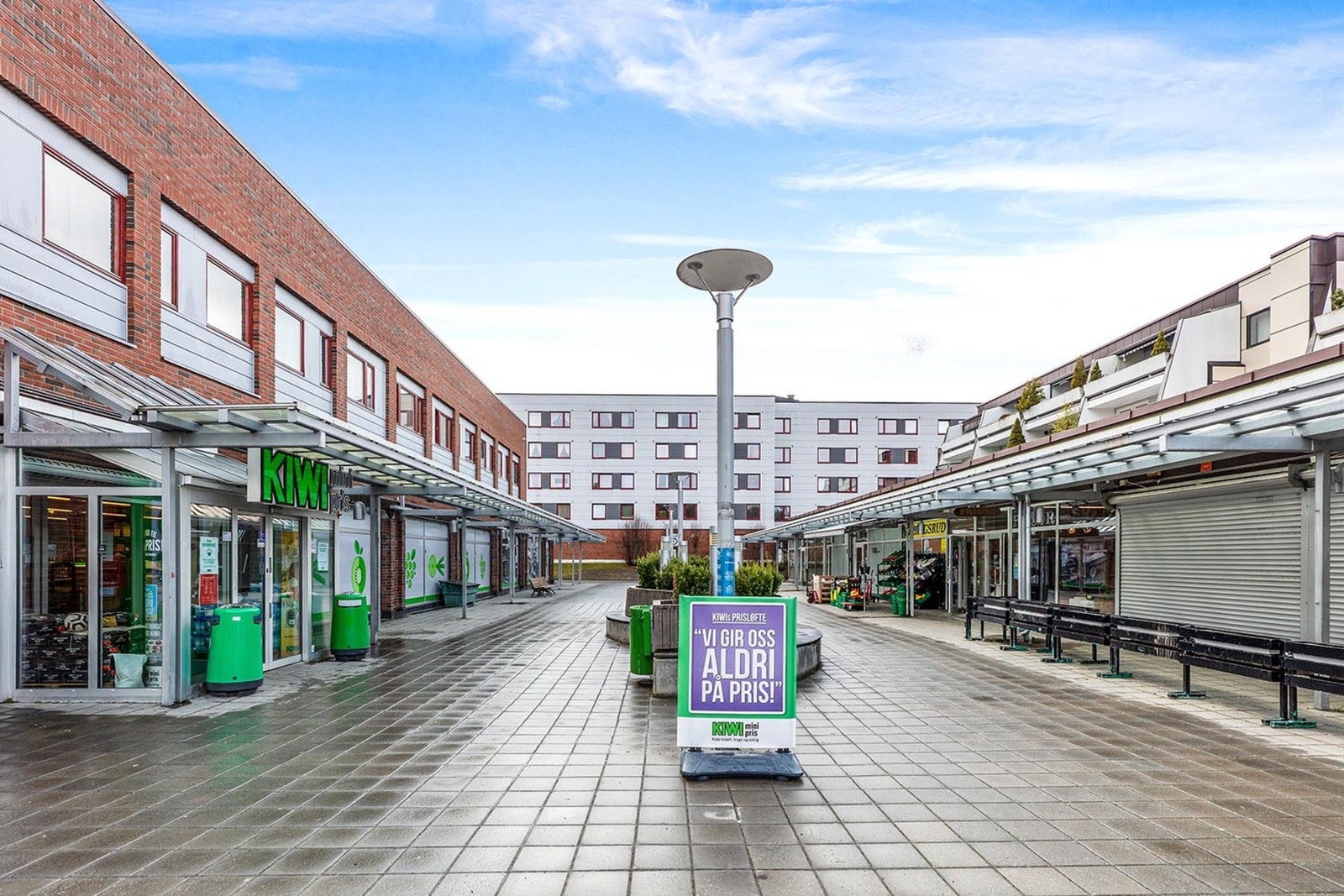 På Ellingsrudåsen Torg finner du blant annet dagligvare, kafè, frisør og tannlege Galleribilde