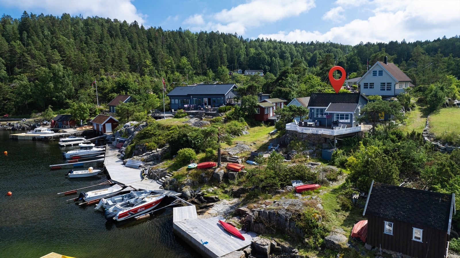 I 2022 ble hytta tilbygd med bad og bod ifm. tilknytning til offentlig vann og avløp. Galleribilde