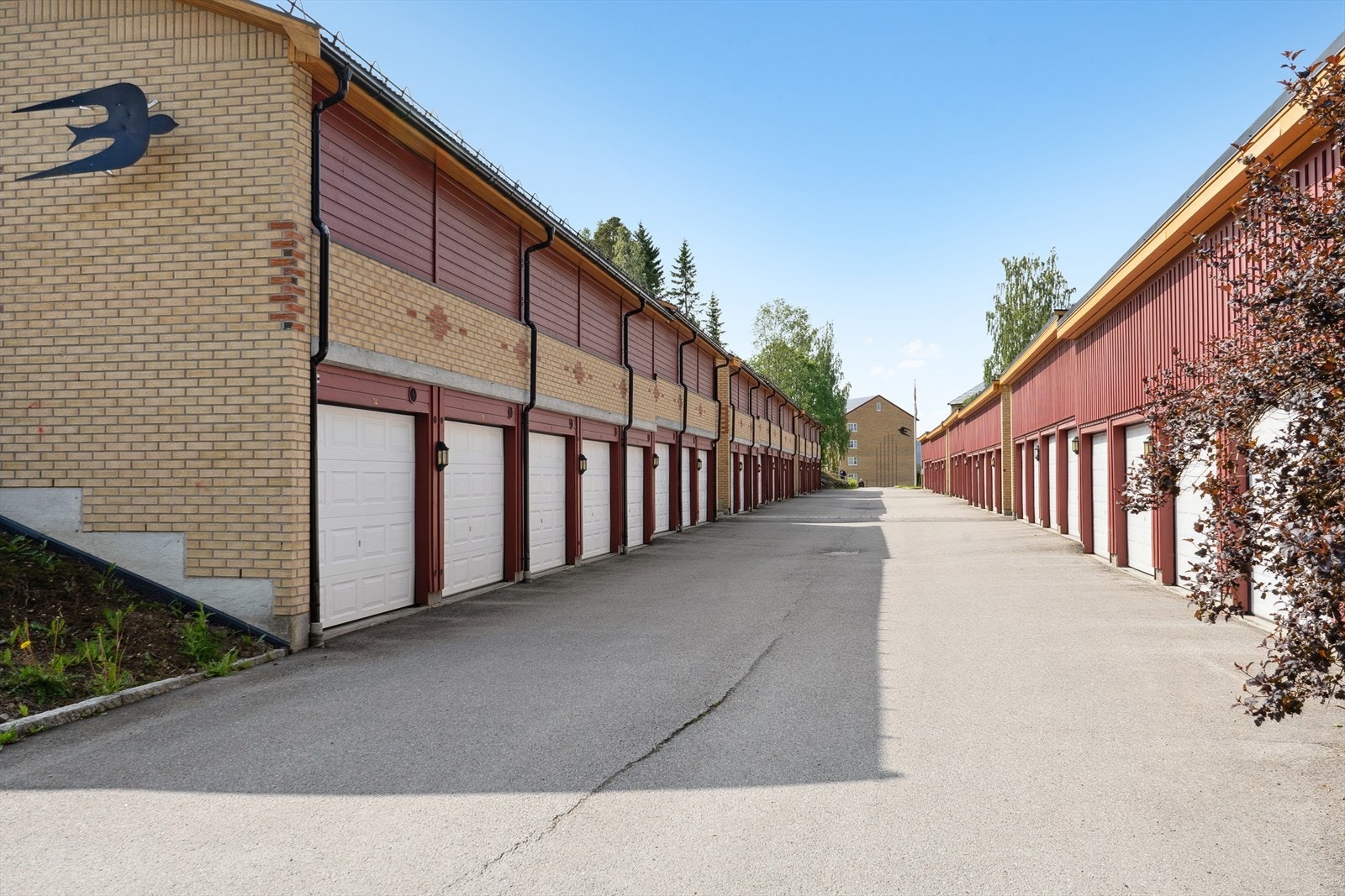 Garasjeplassen tilhørende denne leiligheten er den første til venstre, på enden Galleribilde