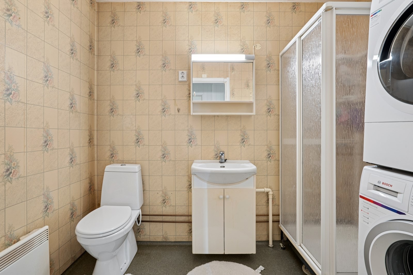 Badet har eldre standard og modernisering er påregnelig Galleribilde