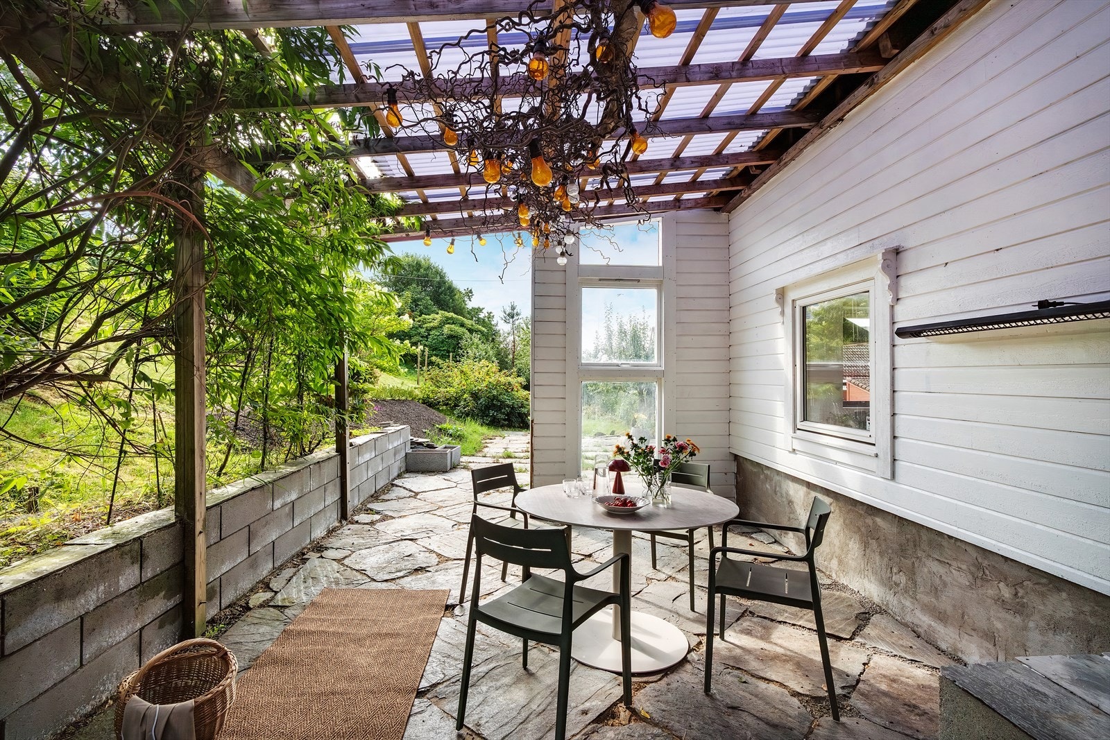 - God plass til å innrede med ønskede utemøbler - Galleribilde