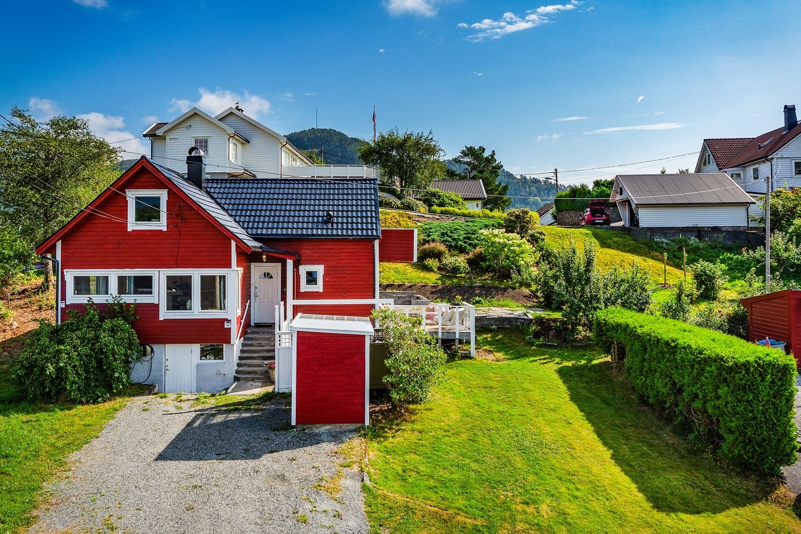 - Huset ligger i et rolig og familievennlig området med gangavstand til Os Amfi - Galleribilde