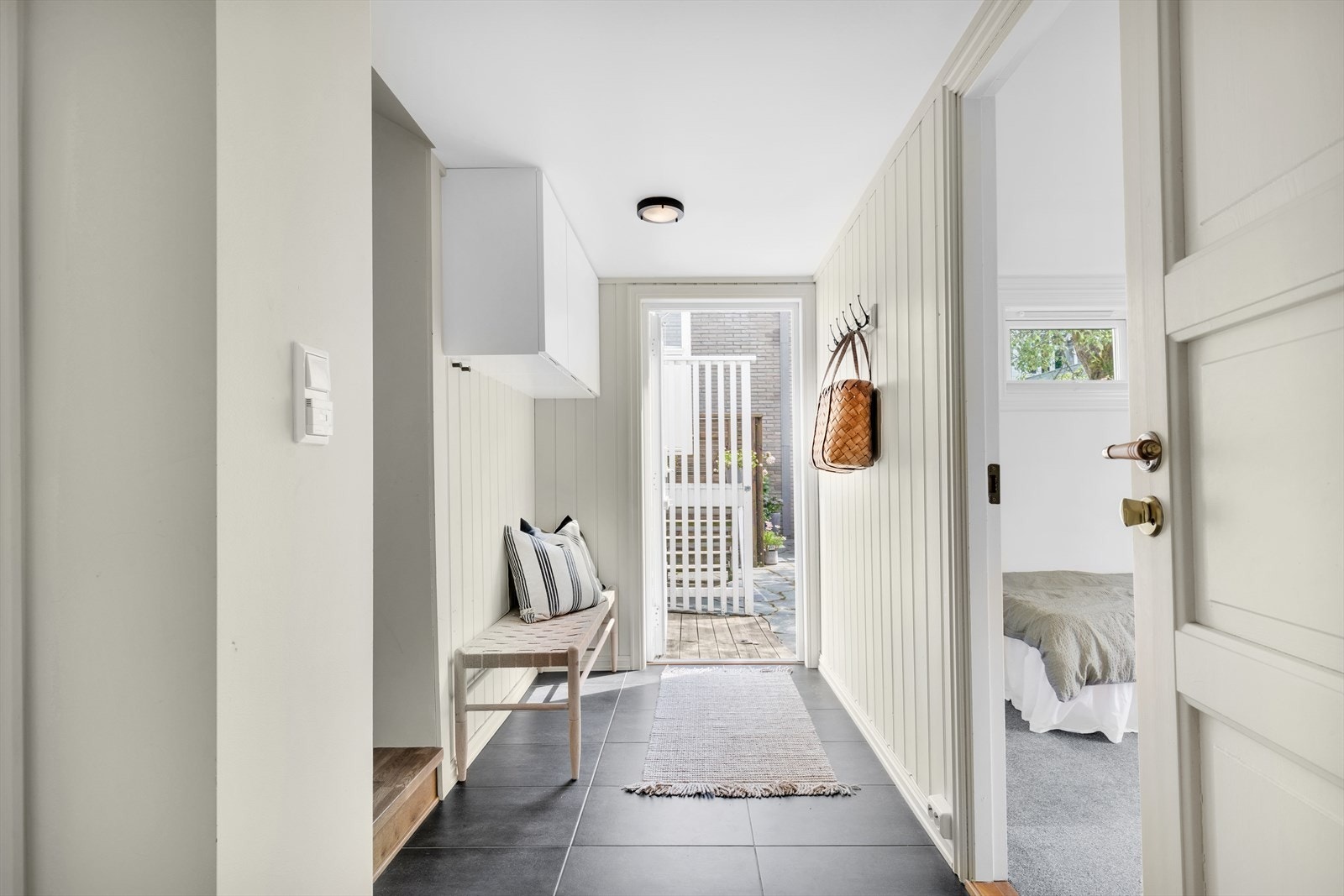 Gang - utgang til terrasse og hage Galleribilde