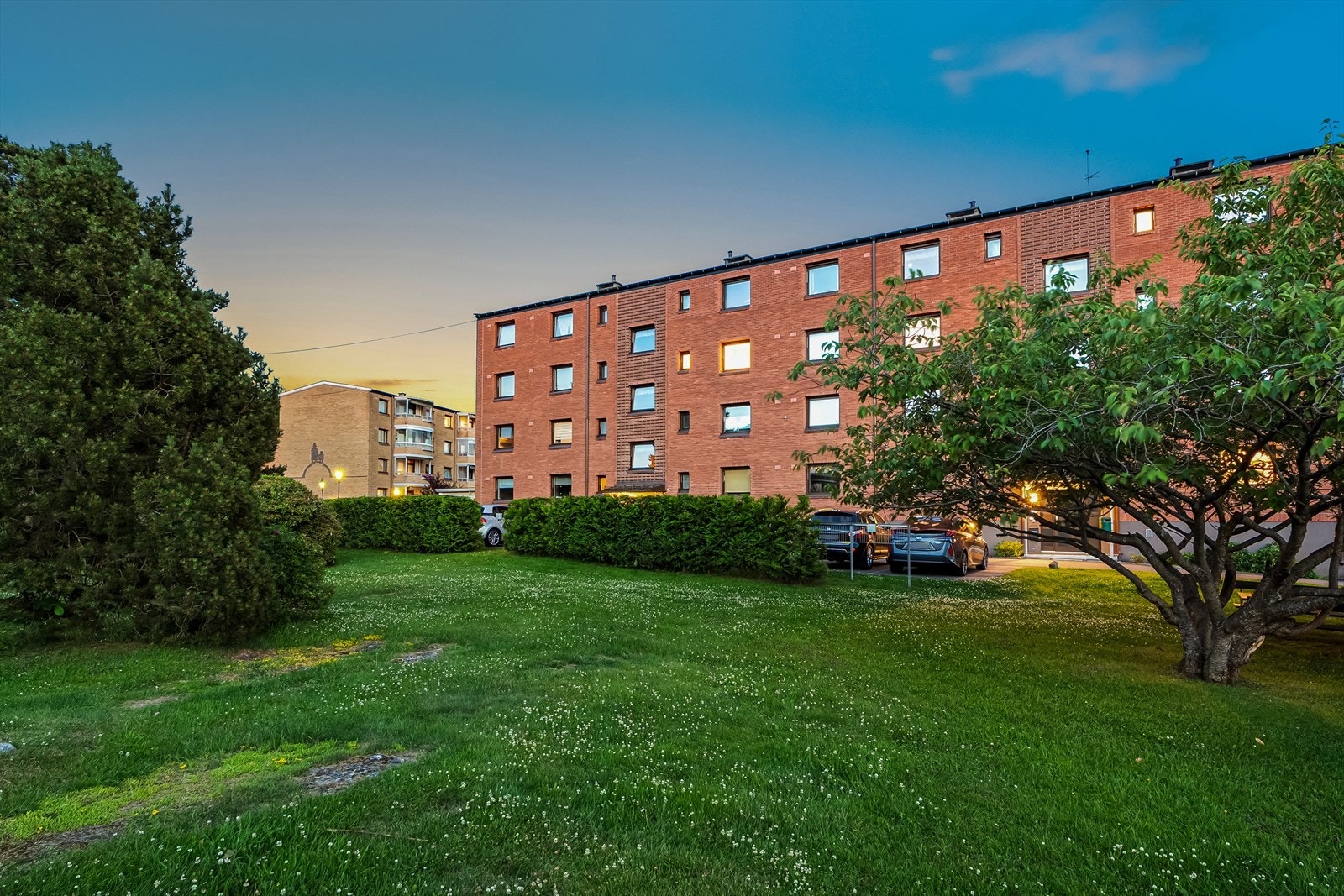 Kollen borettslag er et trivelig borettslaget som tilbyr flotte fellesarealer, fellesvaskeri, felles trimrom, grønne uteområder med pen beplantning, sitteplasser og lekeområder, samt et hyggelig naboskap i rolige og meget barnevennlige omgivelser. Galleribilde