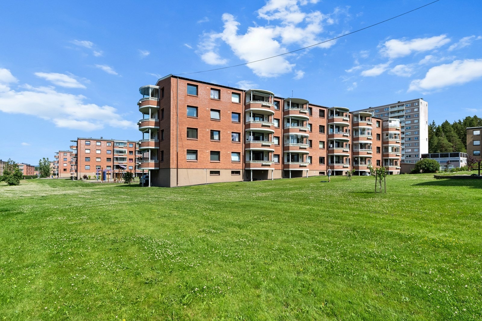 Borettslaget har store grøntarealer. Galleribilde