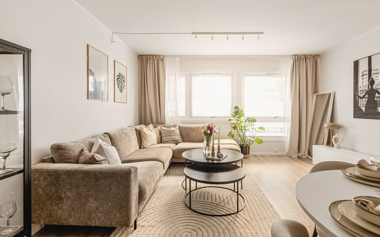 - Stuen er på romslige 19,3 m² - Galleribilde