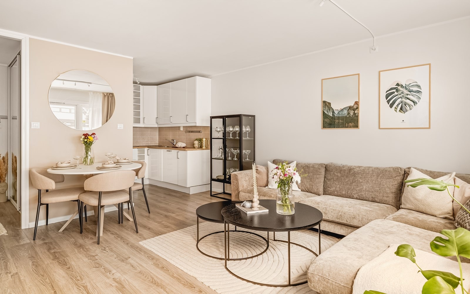 - Leiligheten har et innvendig areal på 47 m² og inneholder entré, bad, soverom, stue og kjøkken - Galleribilde