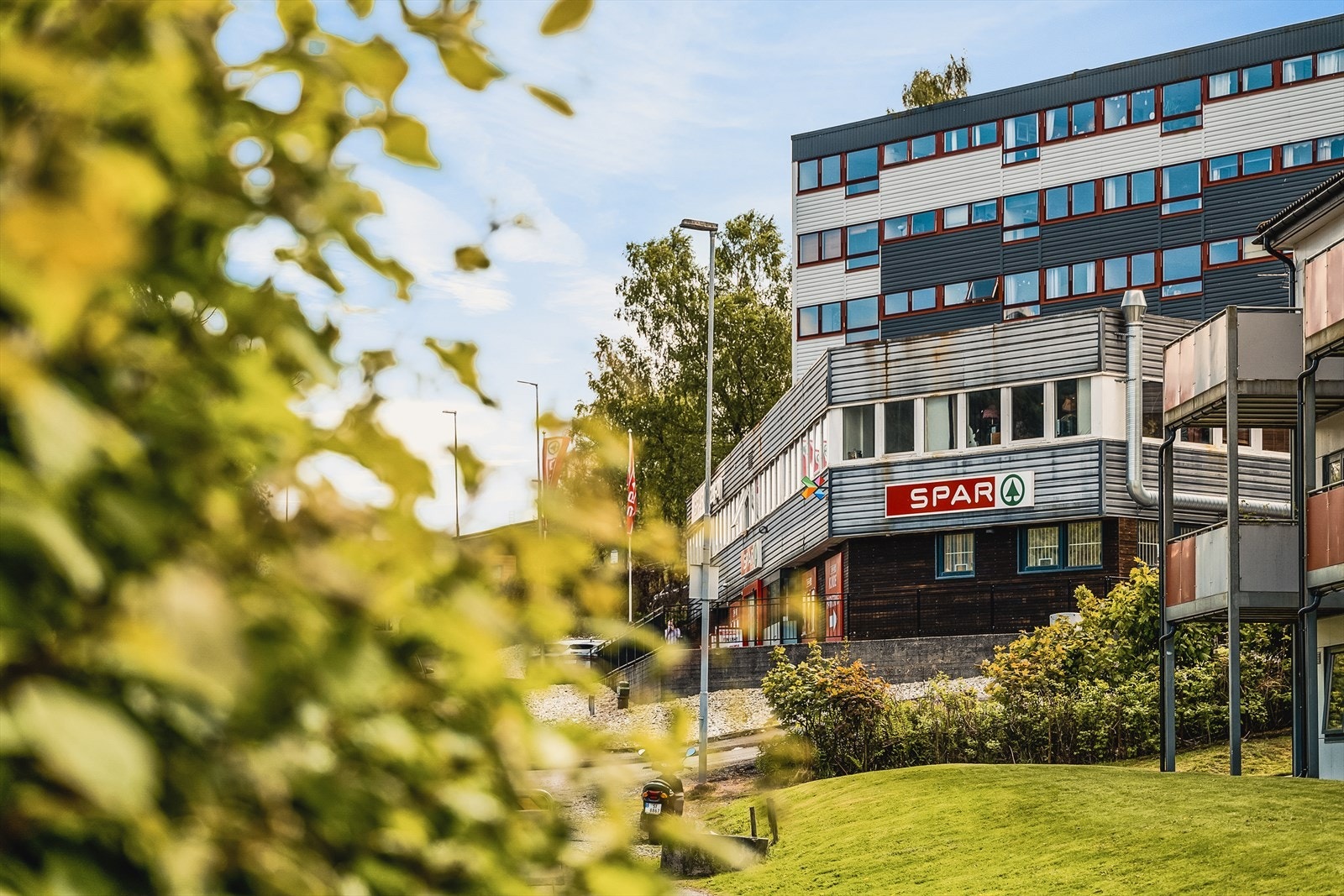- Det tar 6 minutter å spasere til nærbutikken Spar. Rema 1000 ligger også innen 10 minutters gange - Galleribilde