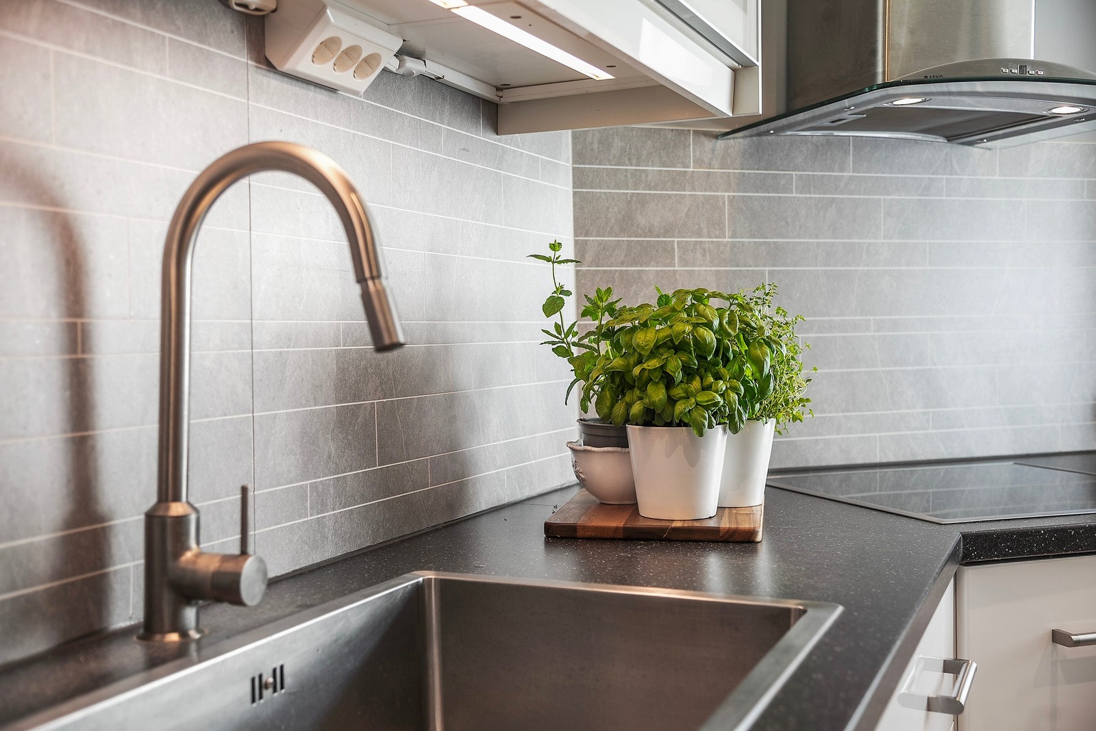 Her kan du ta med deg friske råvarer fra hagen inn til matlaging. Galleribilde