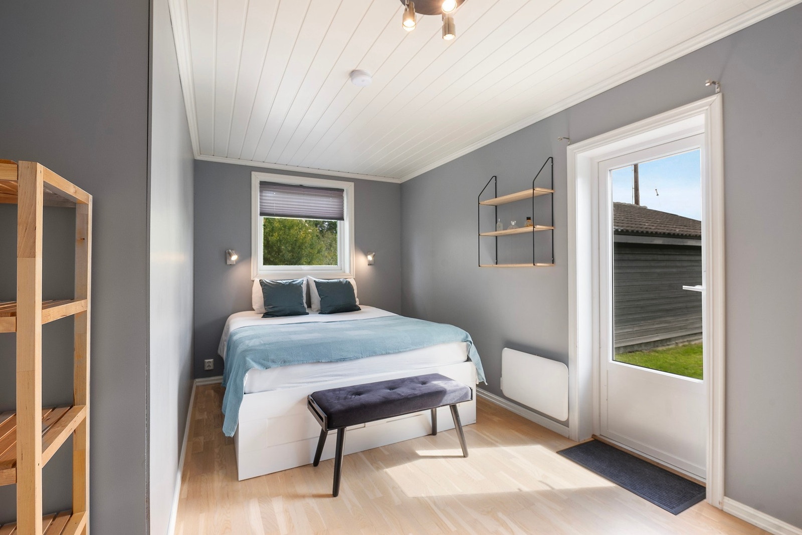 Soverom 3 - romslig med utgang til terrassen Galleribilde