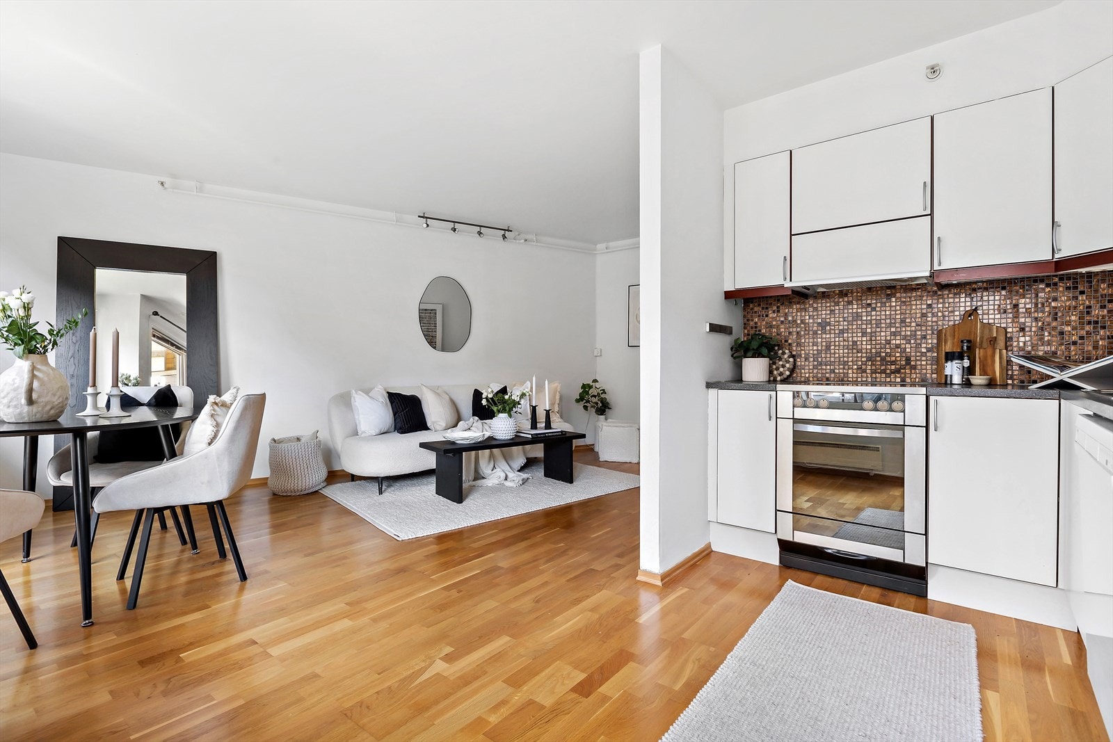 Innvendig oppleves boligen velholdt, og har en godt utnyttet planløsning Galleribilde