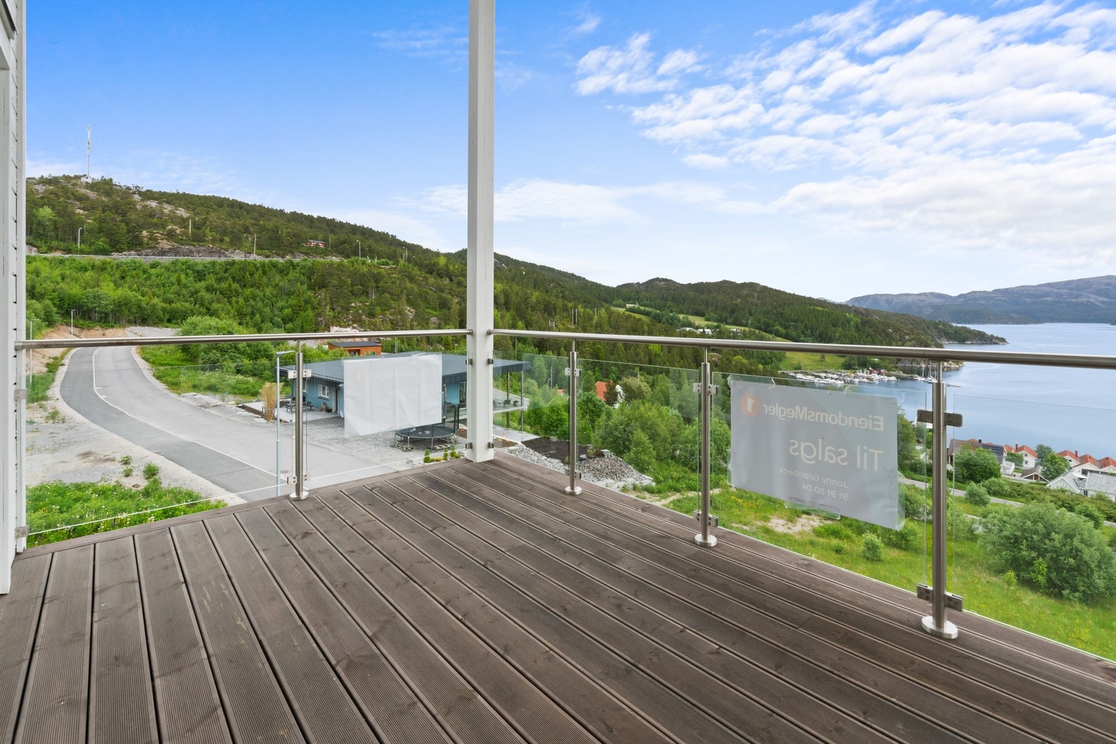 Romslig veranda med gode solforhold. Galleribilde