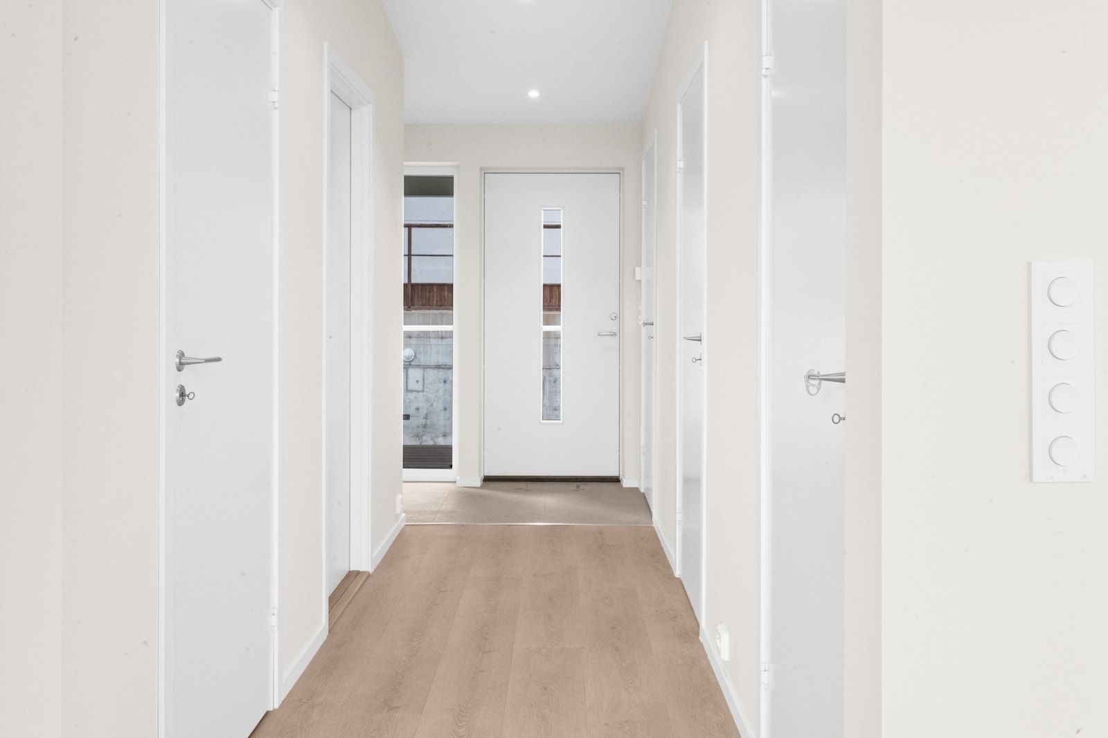 Gangen er delvis flislagt. Galleribilde