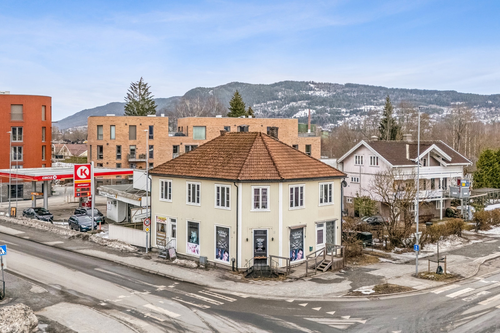 Fasade og bakgård Galleribilde