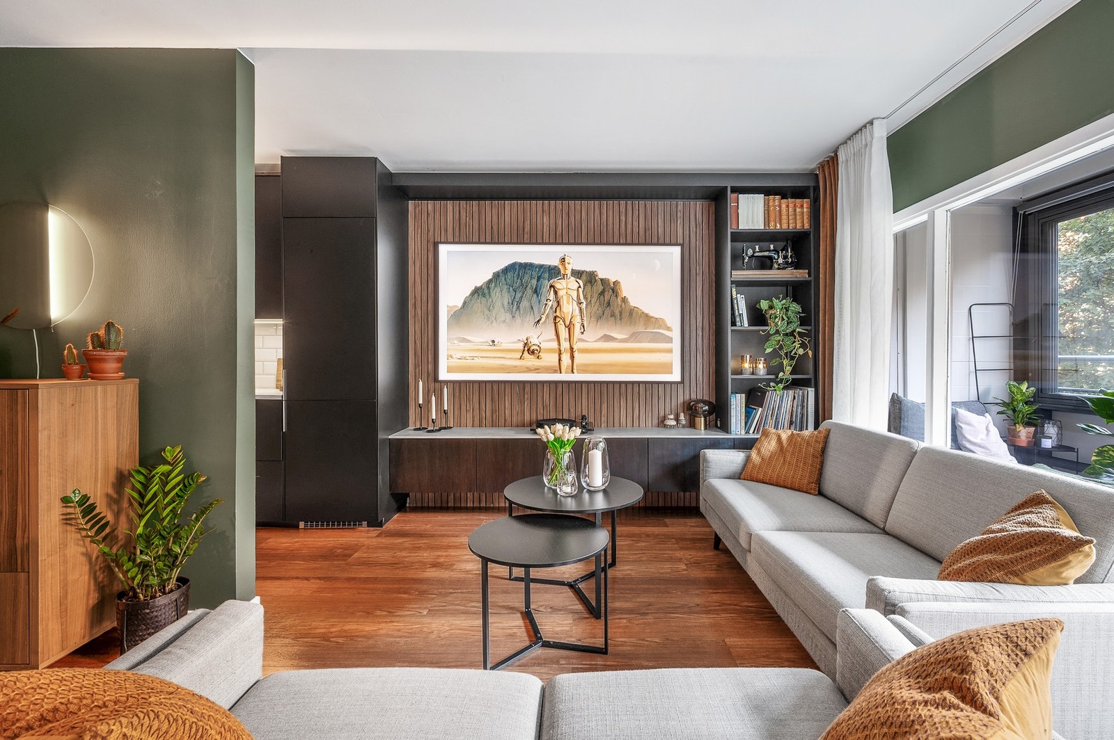 Velkommen til Tollbugata 34 - Presentert av Hossein v. EIE eiendomsmegling. Kontakt megler på 99527446 for visning eller spørsmål. Galleribilde