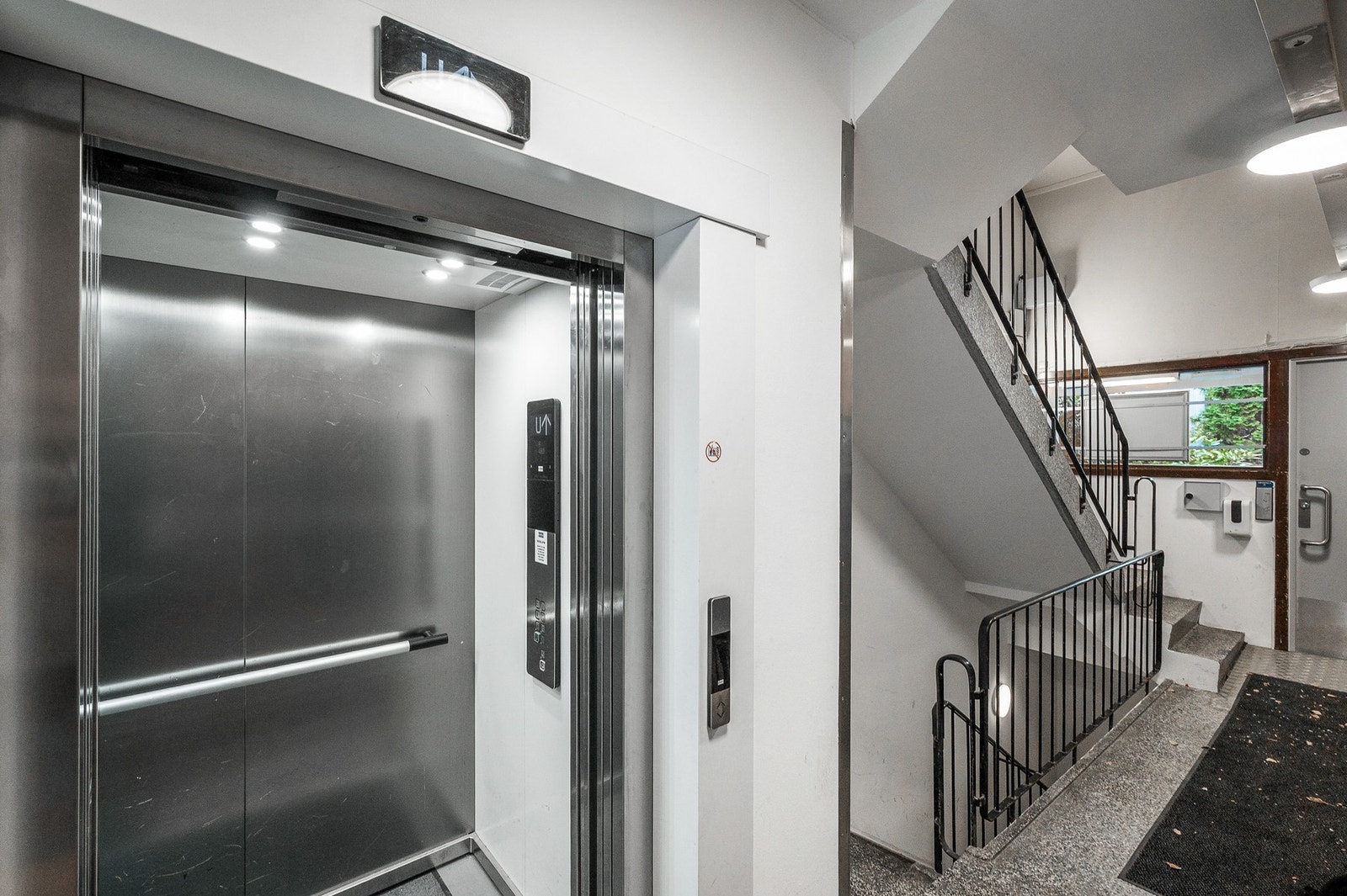 Det er heis i bygget. Galleribilde