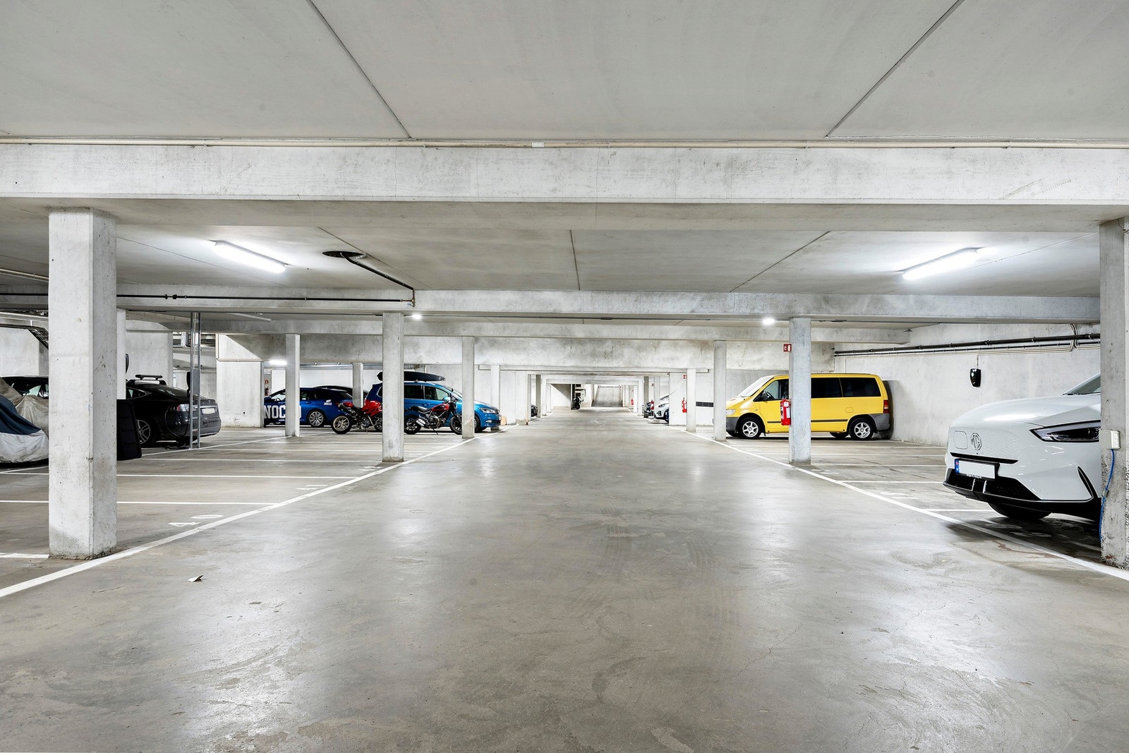 Sameiet har 84 garasjeplasser - med mulighet for kjøp eller leie Galleribilde