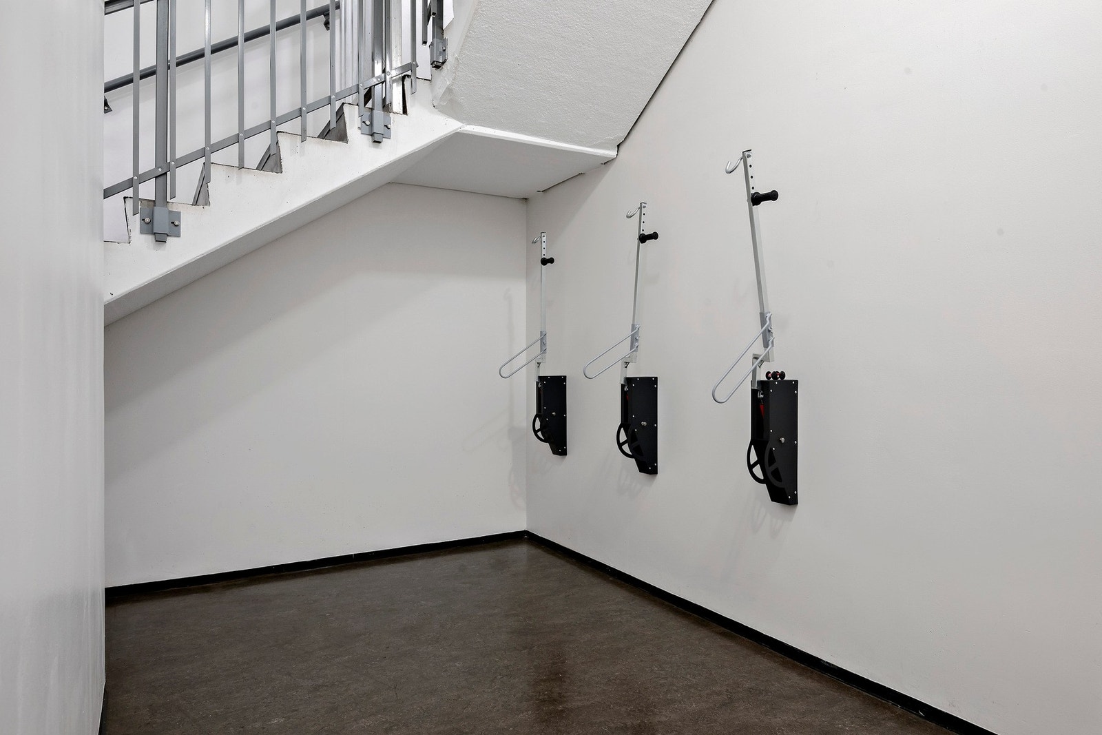 Sameiet tilbyr egne oppheng for sykkel - trygt plassert i tørre og felles arealer Galleribilde