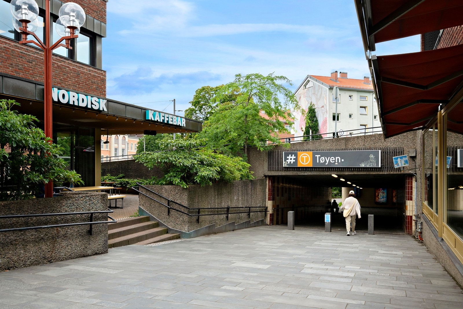 Tøyen T-banestasjon ligger kun få minutters gange unna - enkel og rask adkomst til hele byen Galleribilde