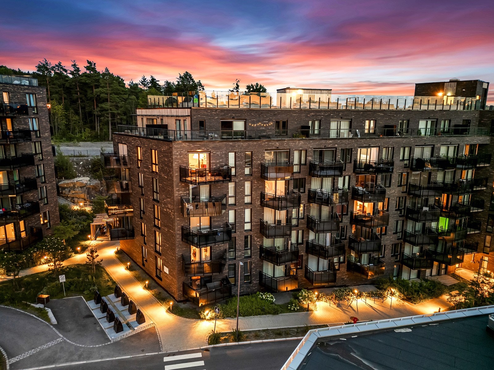 Lørenskog stasjonsby og Snølia er et spennende boligområde der du enkelt kan pendle inn til Oslo på ca. 18 min med tog og likevel bo like ved marka. Galleribilde