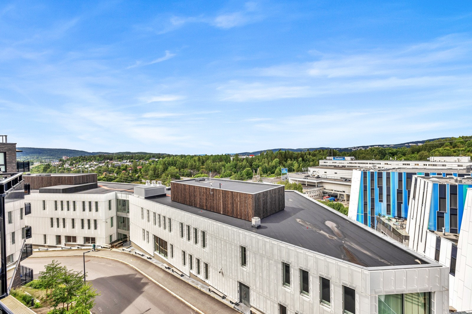 Området er under utvikling og det planlegges en handlegate med restauranter og butikker på nedsiden like i nærheten. Se mer på snobyen.no. Galleribilde
