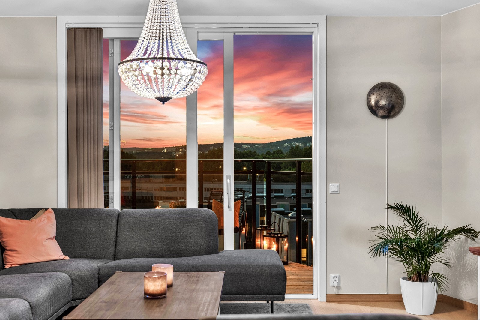 Fra leiligheten har du utsyn til solnedgang da boligen ligger sydvestvendt. Galleribilde
