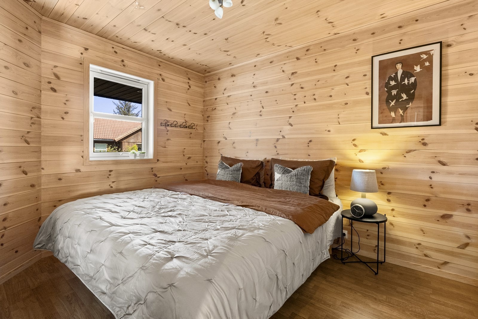 Det er et soverom i fritidsboligen. Galleribilde