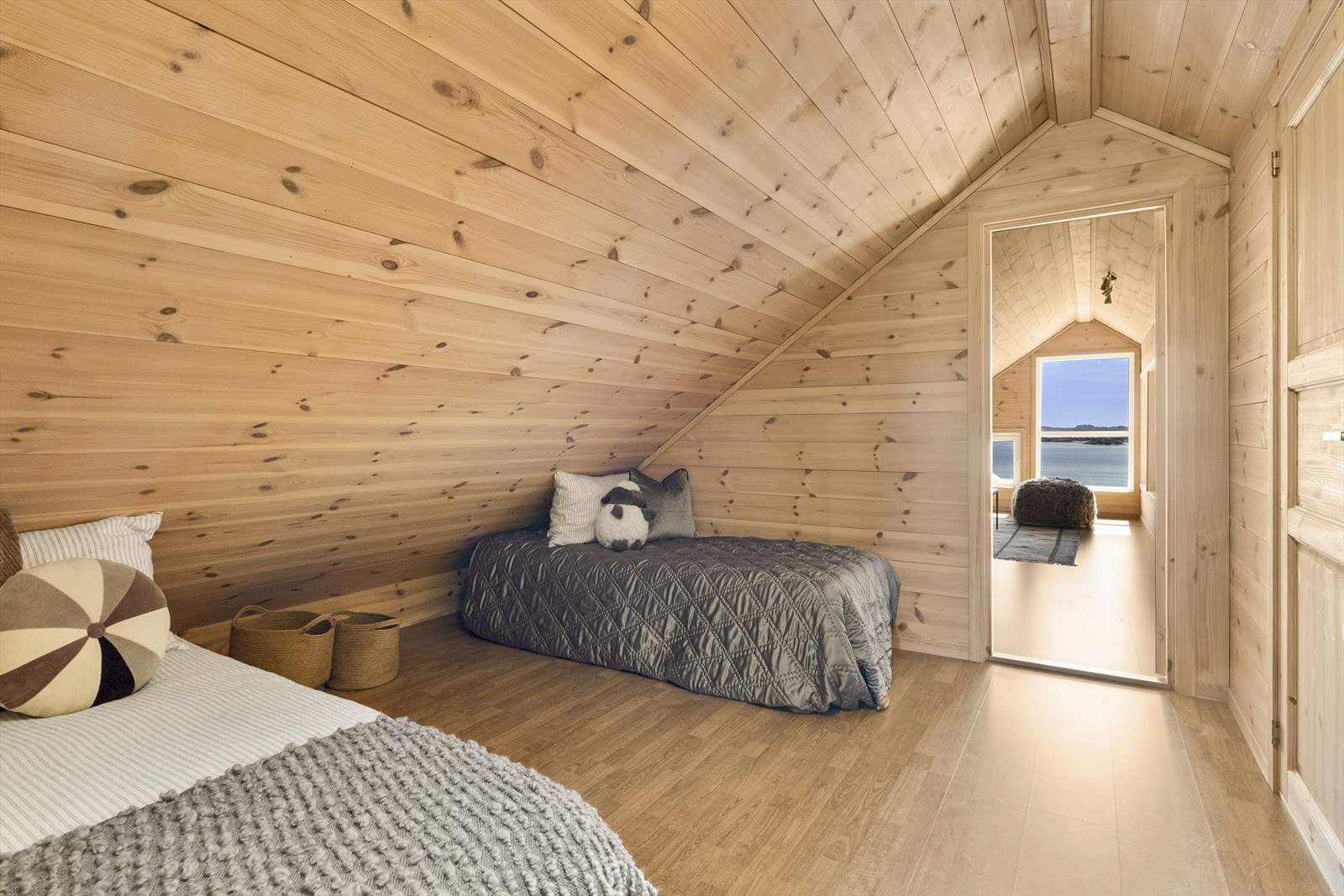 Hemsen består av gang, bod og to hemsrom. Galleribilde