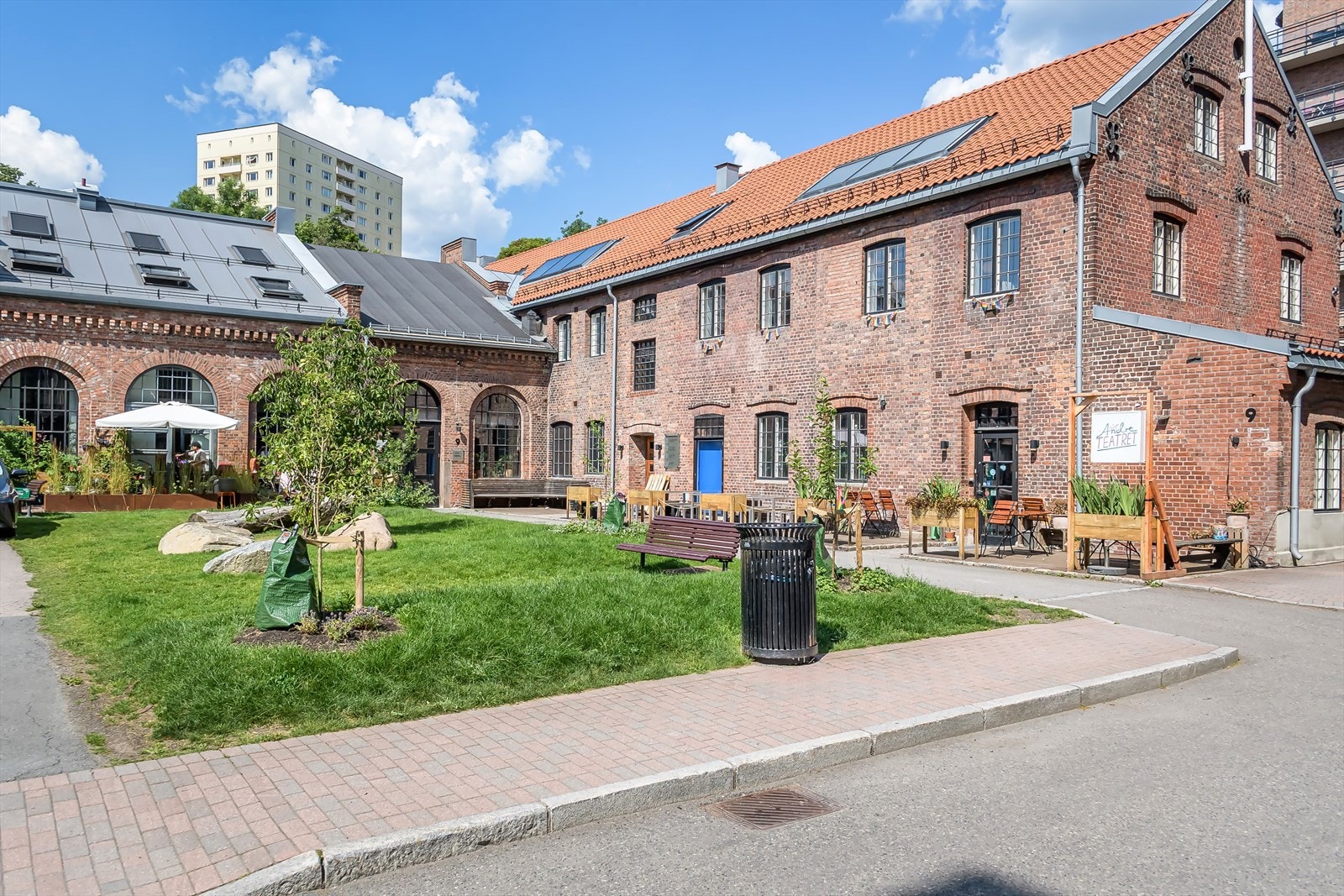 Her finner du også koselige Villa Paradiso og kulturelle innslag på Det Andre Teateret. Galleribilde