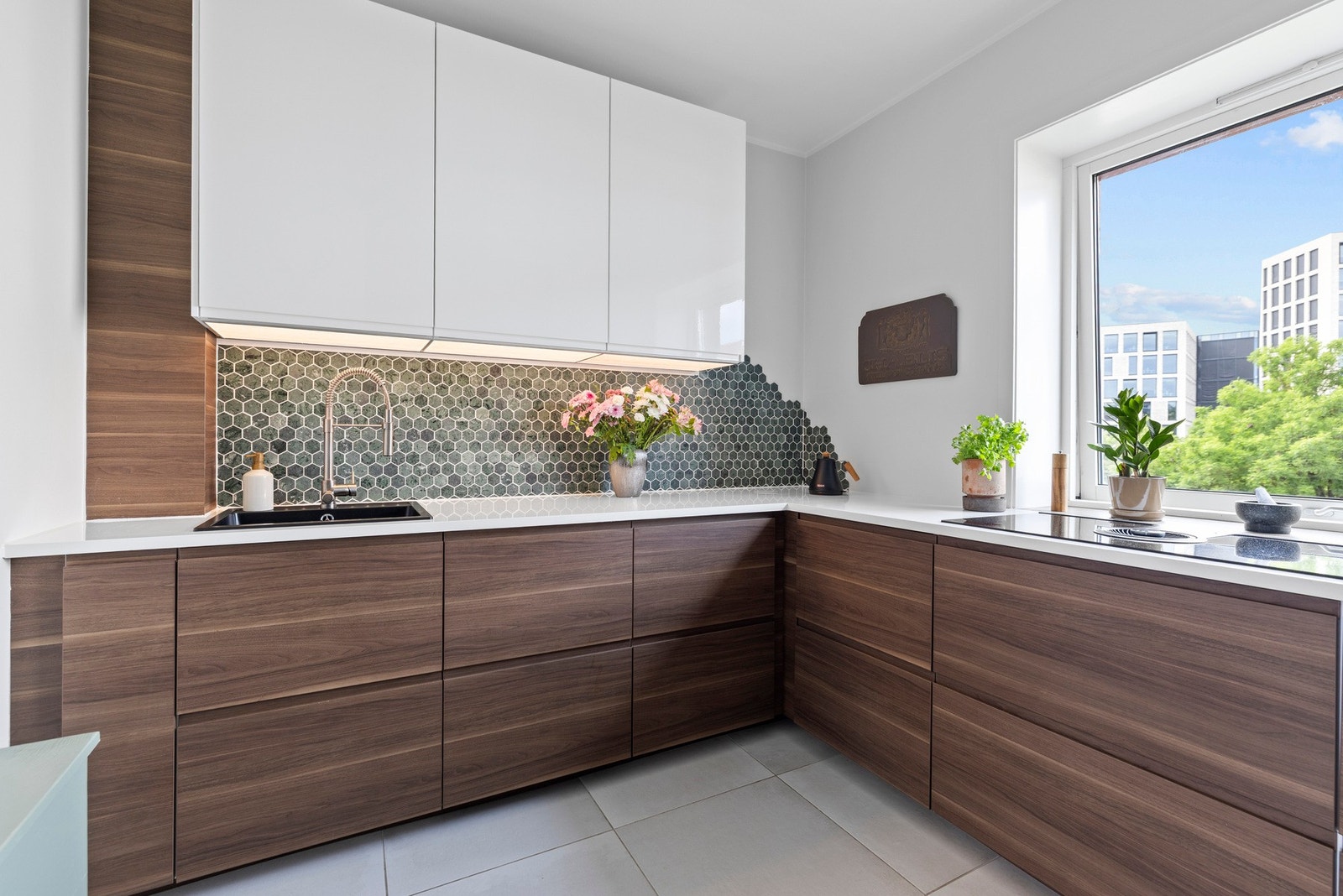 Kjøkkenet har en delikat innredning fra IKEA og er nytt fra 2019 Galleribilde