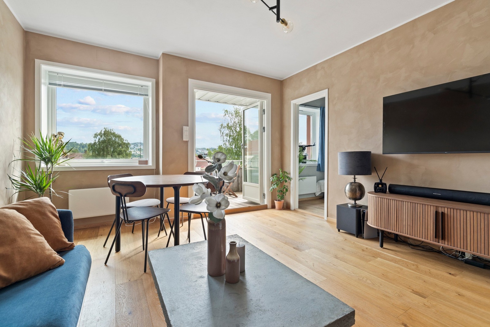 Rommet er enkelt å møblere, og den åpne løsningen gir fleksibilitet for ulike innredningsvalg Galleribilde