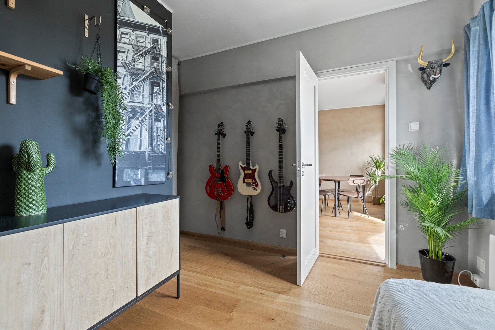 Rommets størrelse gir fleksibilitet for møblering og oppbevaringsløsninger etter behov Galleribilde