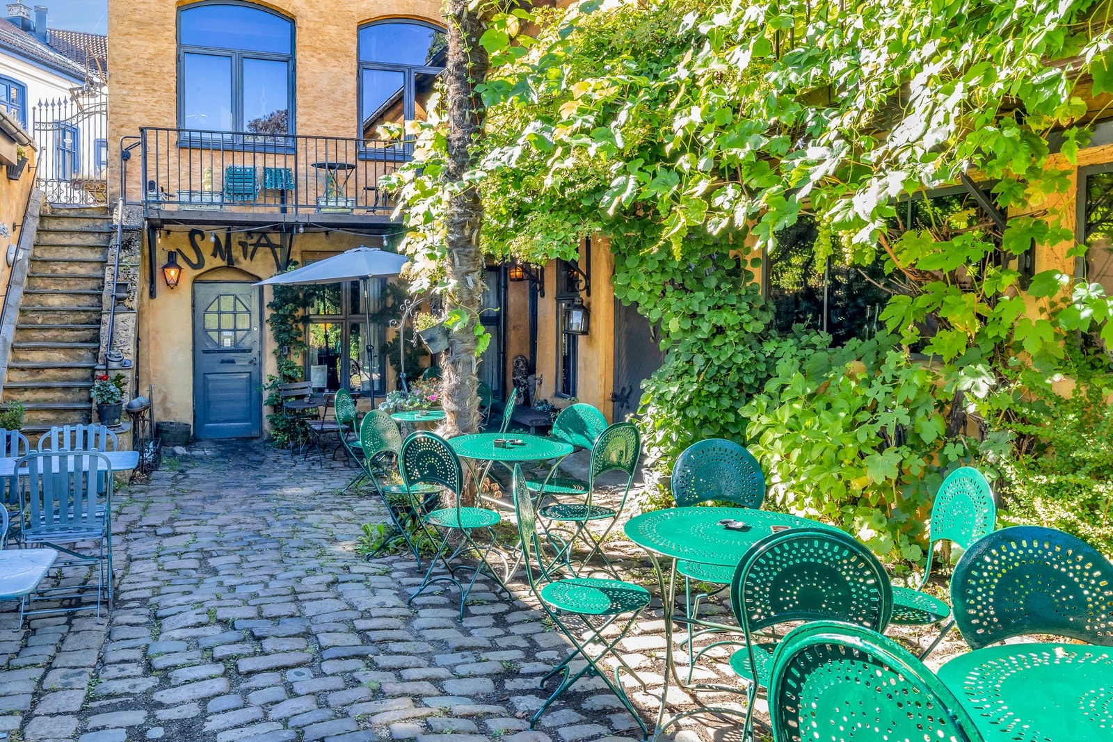 Smia kunstgalleri og kulturkafé ligger i gangavstand fra leiligheten Galleribilde