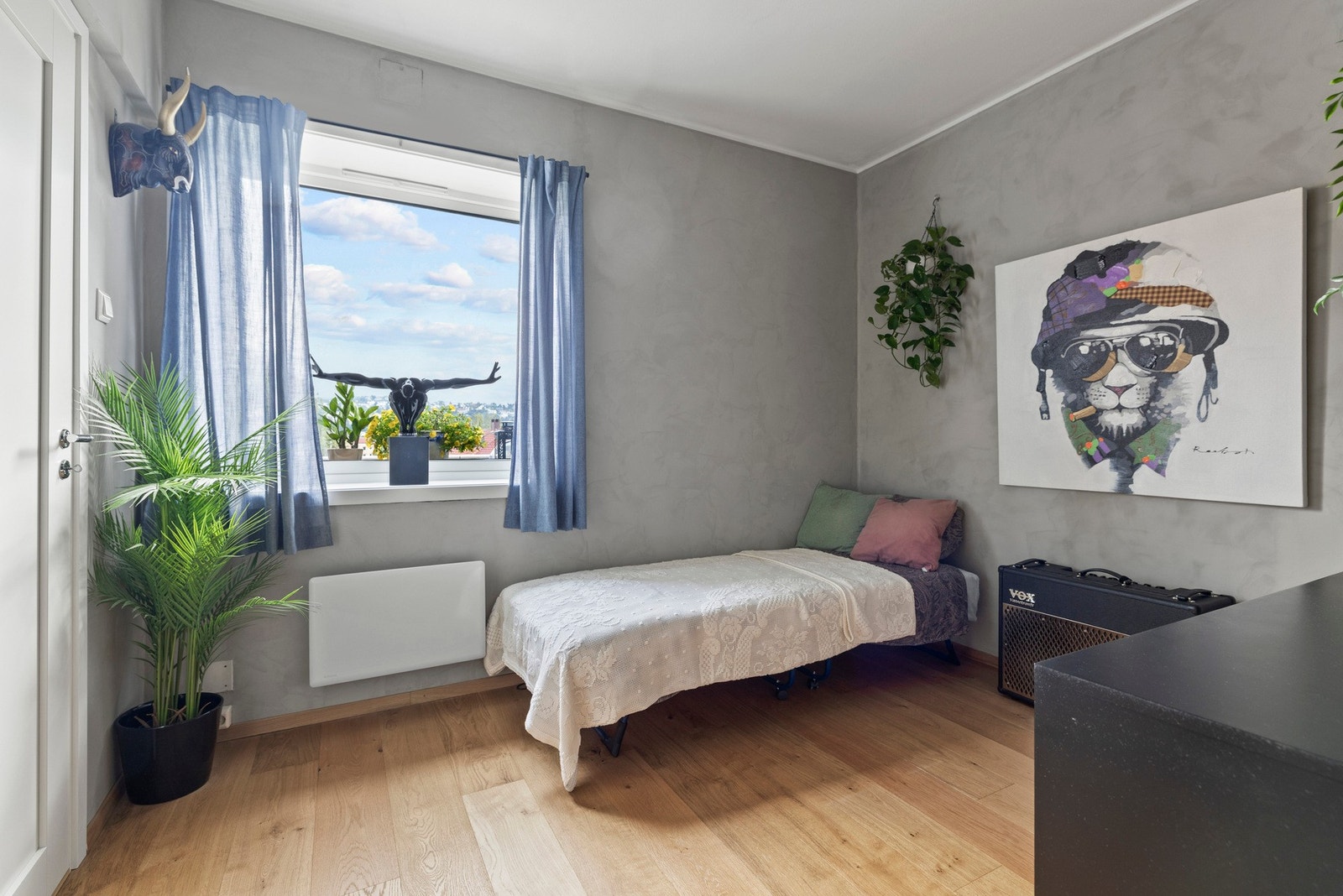 Det andre soverommet er godt egnet som barnerom, gjesterom eller kontor Galleribilde