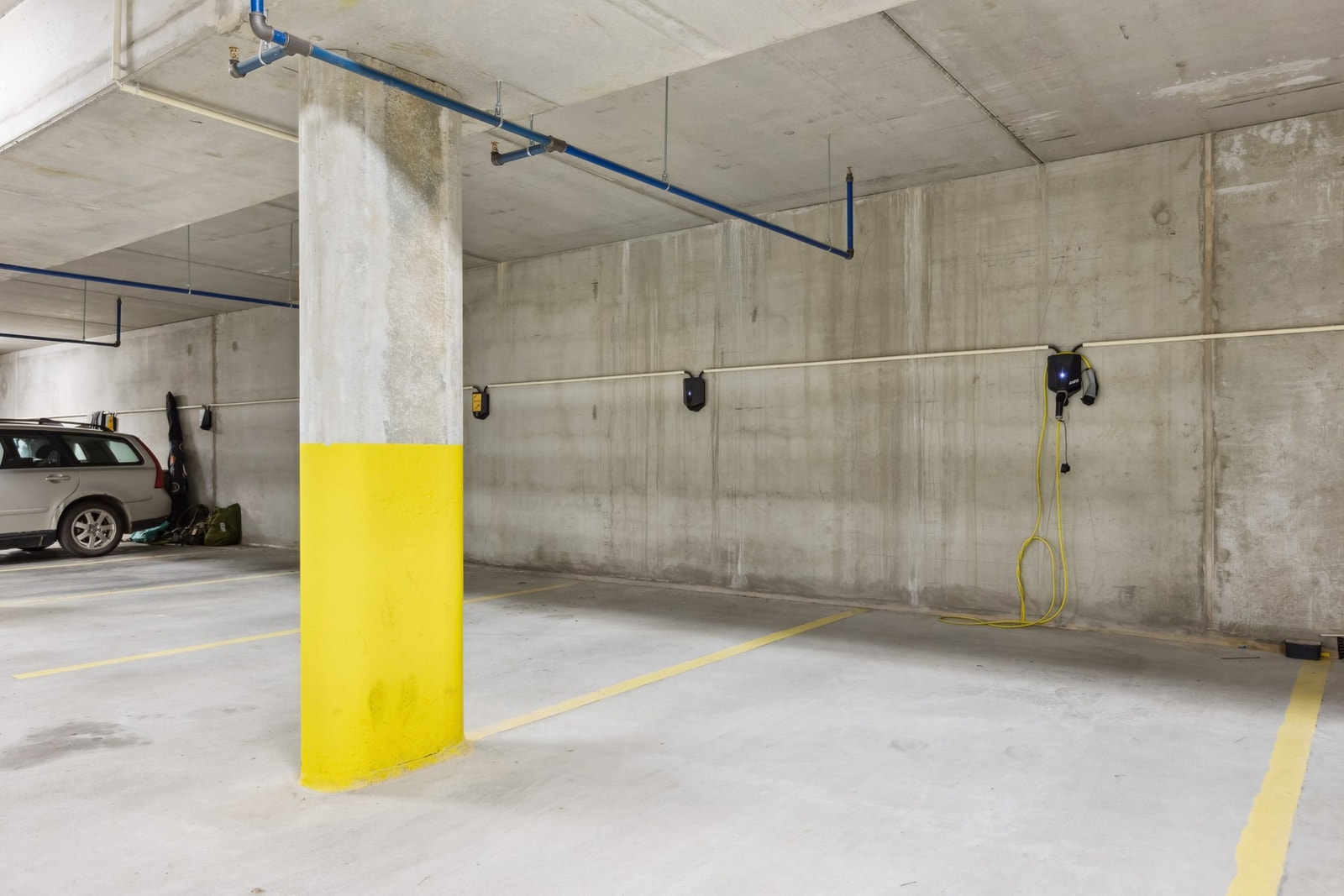 Det følger med rettighet til å leie parkeringsplass ved kjøp av seksjonen. Denne kan leies ut til andre i sameiet. Galleribilde